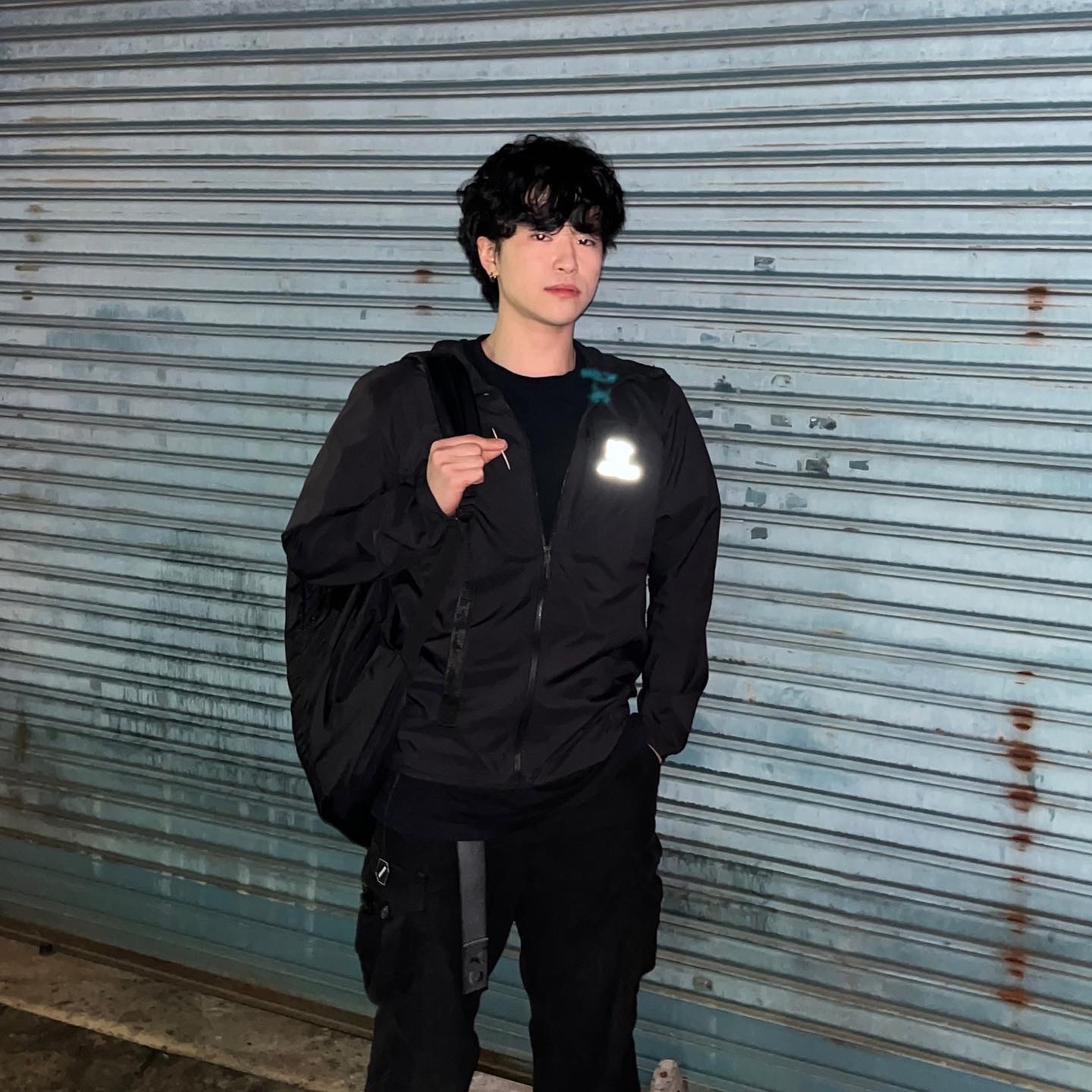 Arc'teryx Squamish Hoody Black, Nike x Matthew M Williams Zoom 004 Triple Black 착용 스타일 - 3