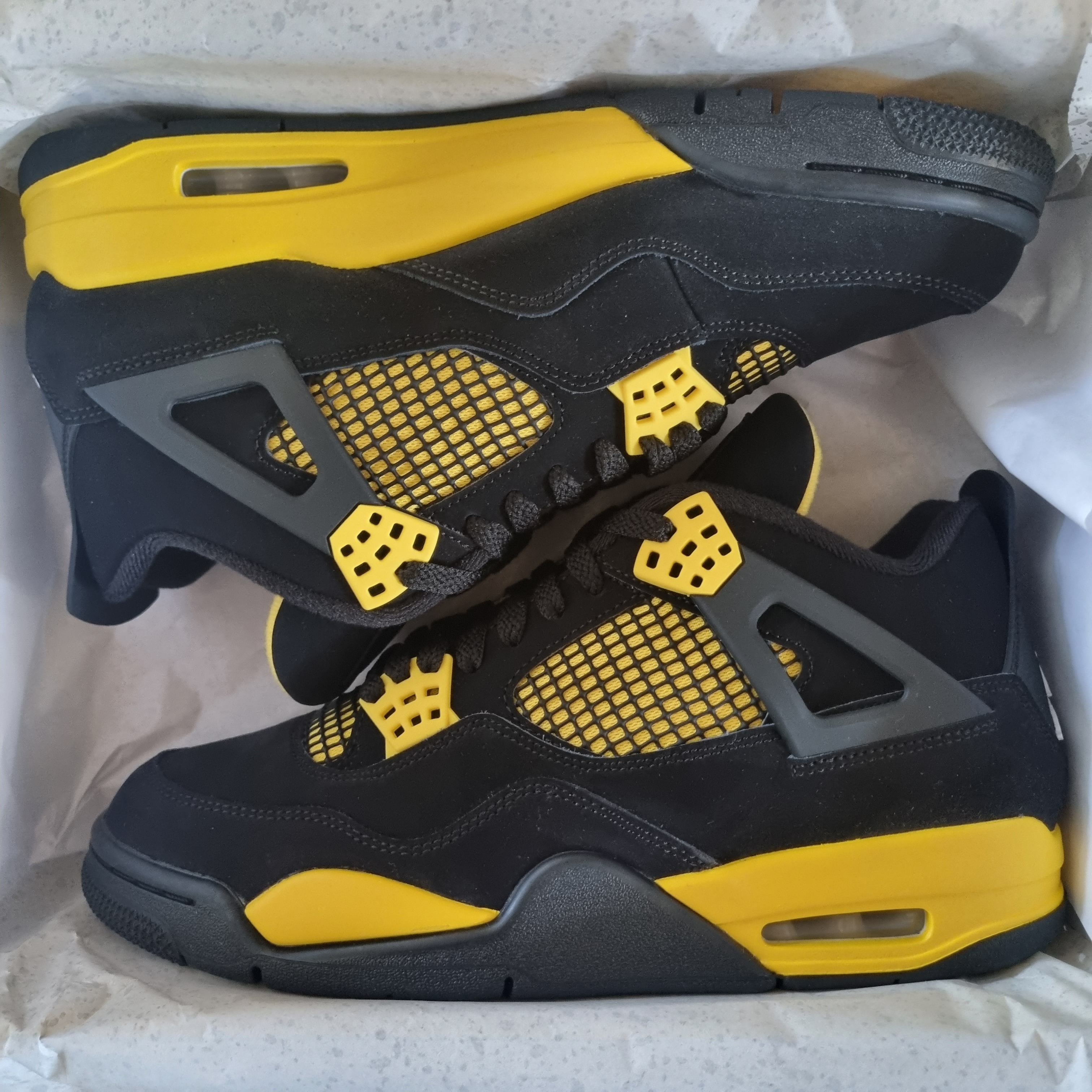 Jordan 4 Retro Thunder 2023 착용 스타일