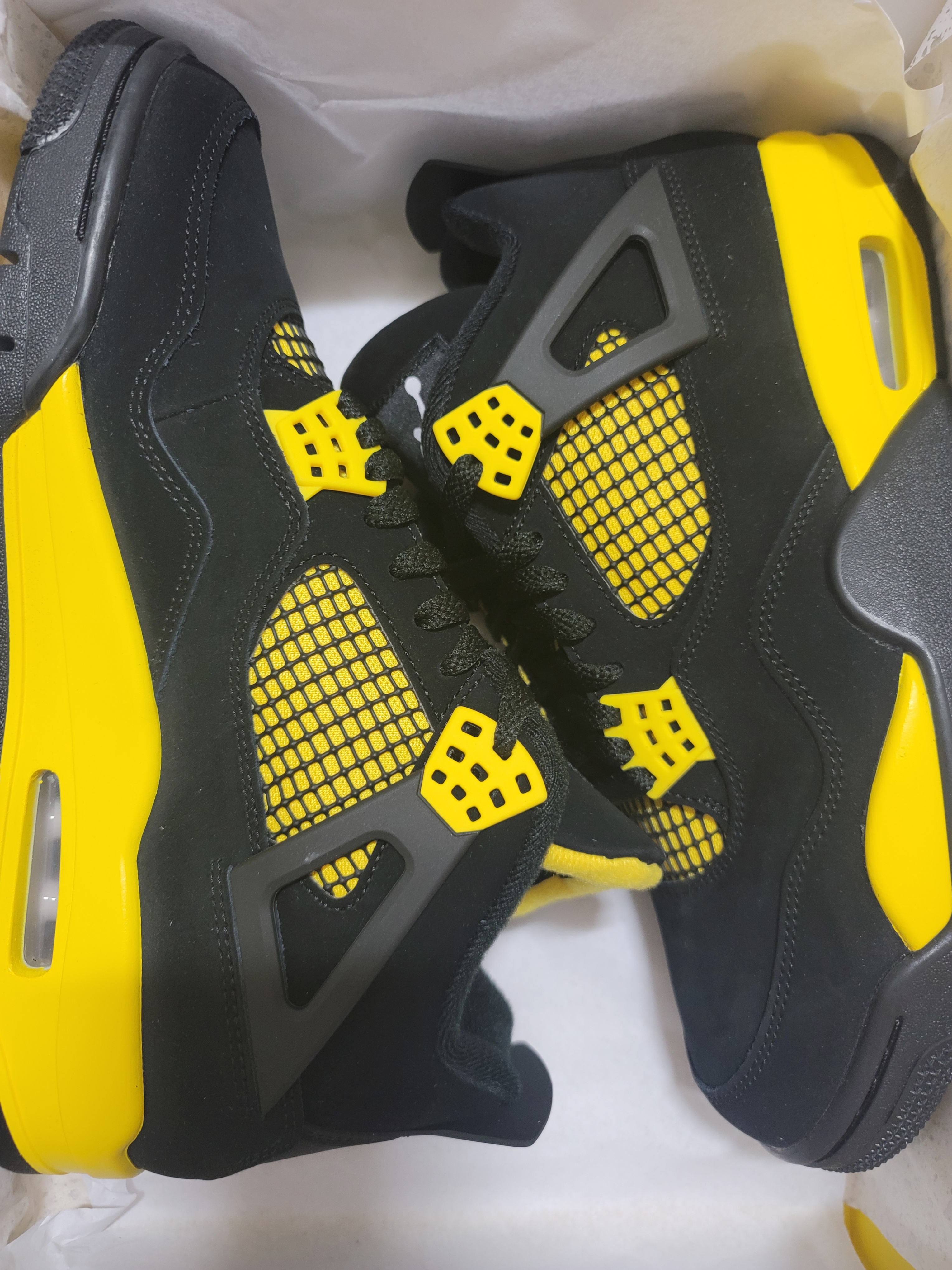 Jordan 4 Retro Thunder 2023 착용 스타일