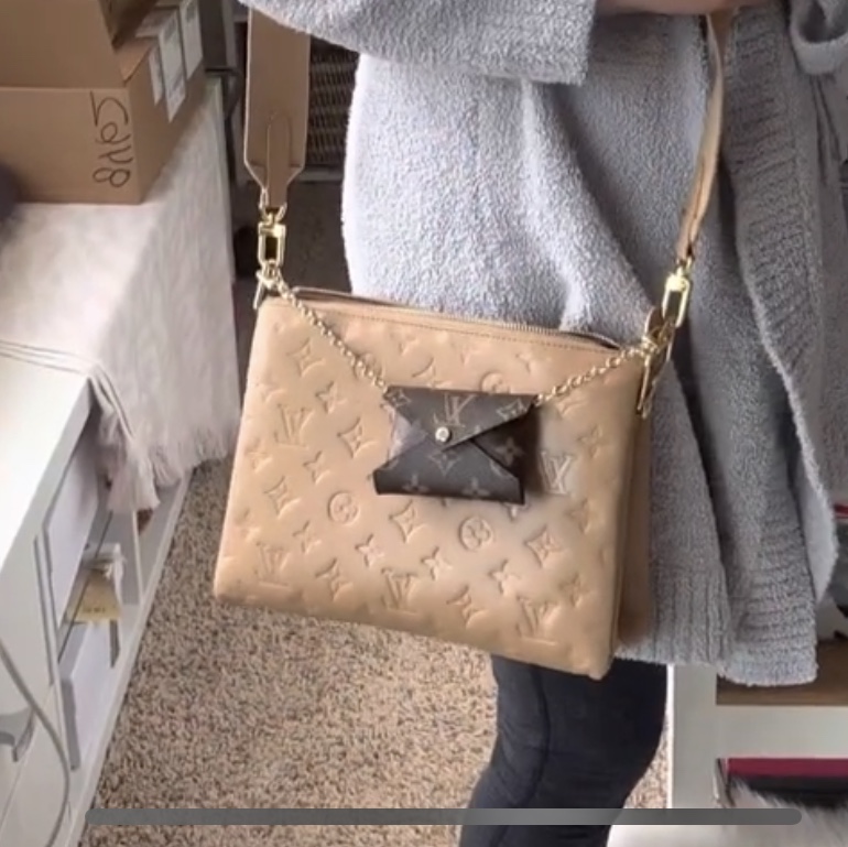 Louis Vuitton Kirigami Pochette Monogram 착용 스타일 - 1