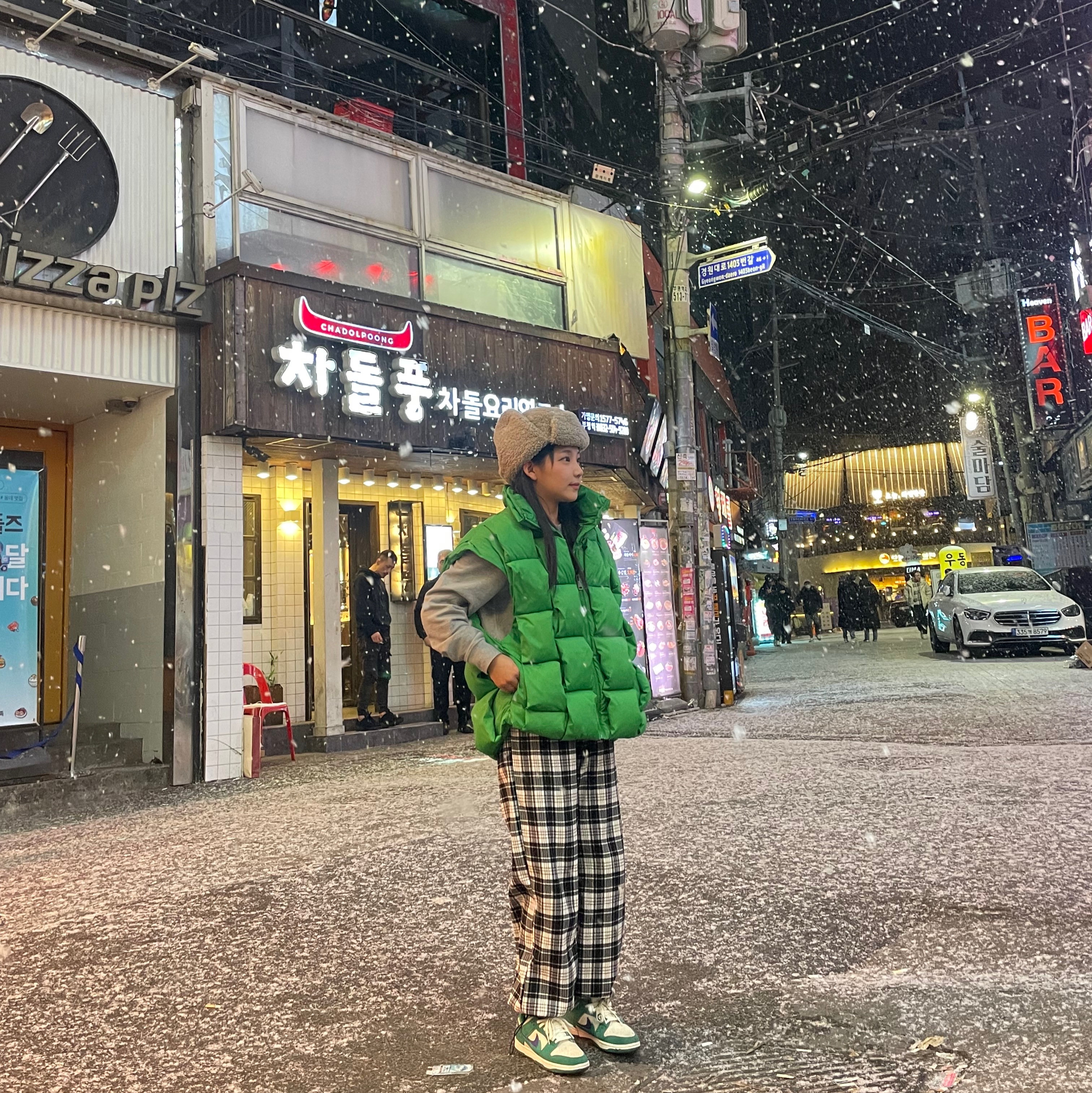 (W) Nike Dunk Low SE 85 Neptune Green and Sail 착용 스타일