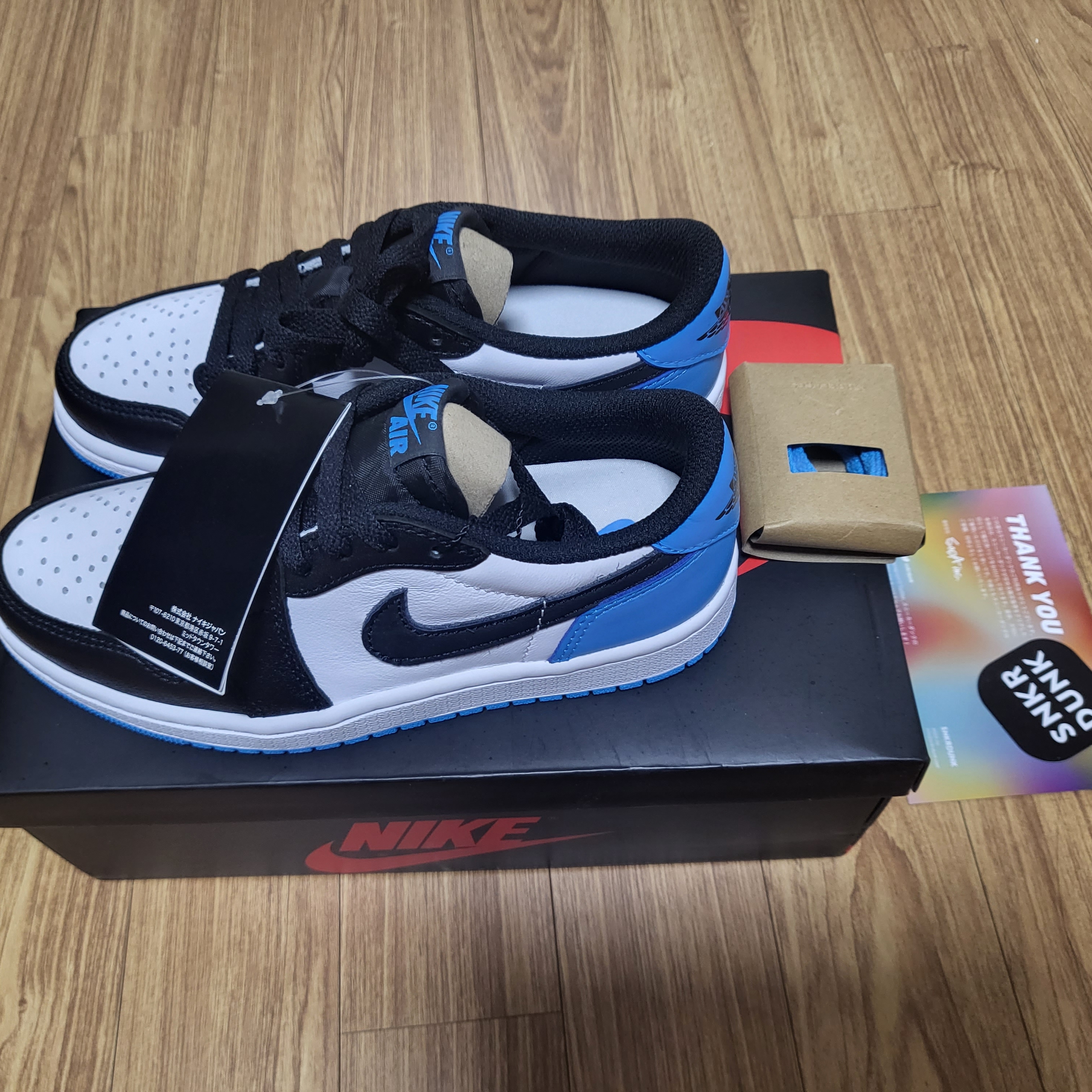 Jordan 1 Retro Low OG Black and Dark Powder Blue 착용 스타일