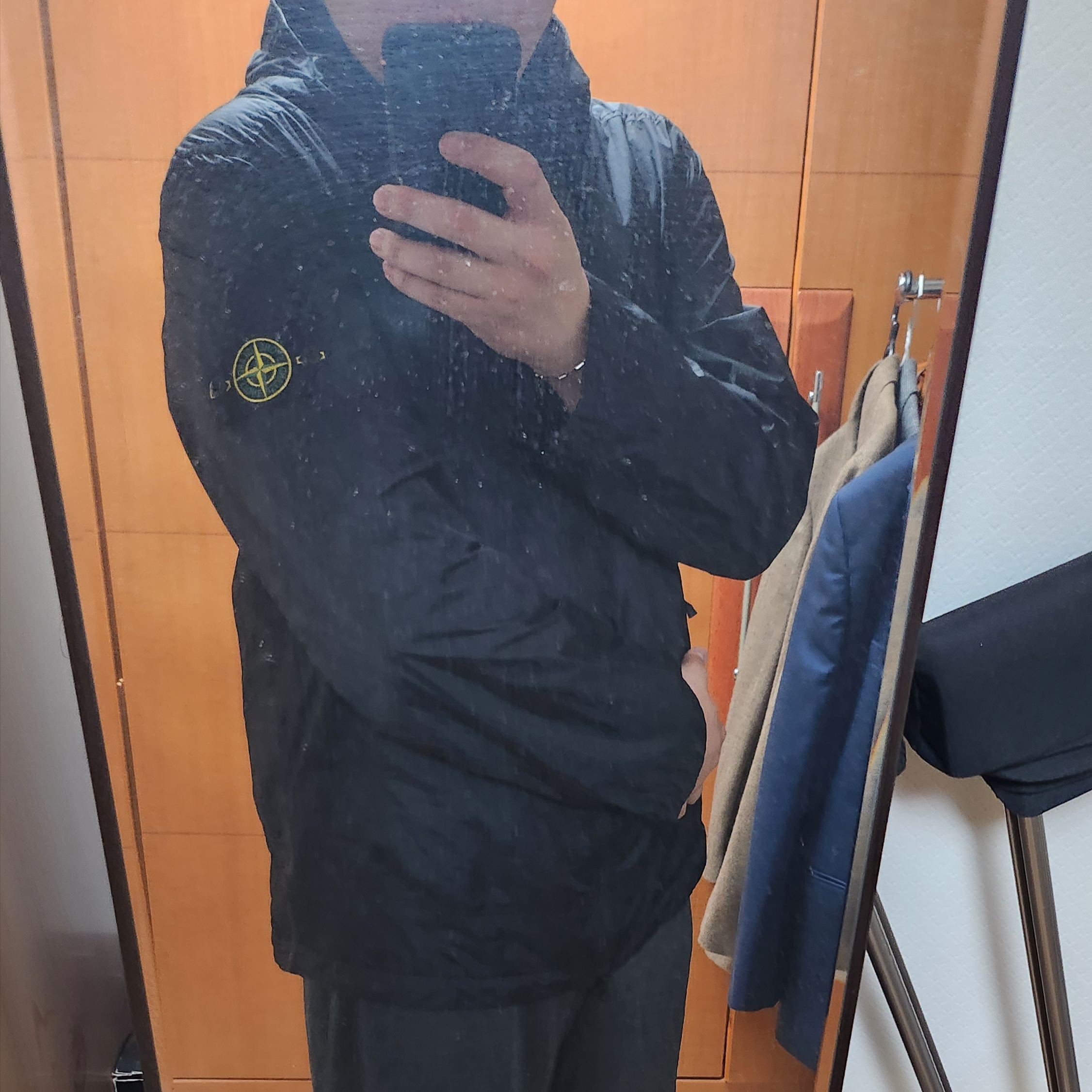 Stone Island 40522 Crinkle Reps Nylon Garment Dyed Hooded Jacket Black - 23SS 착용 스타일