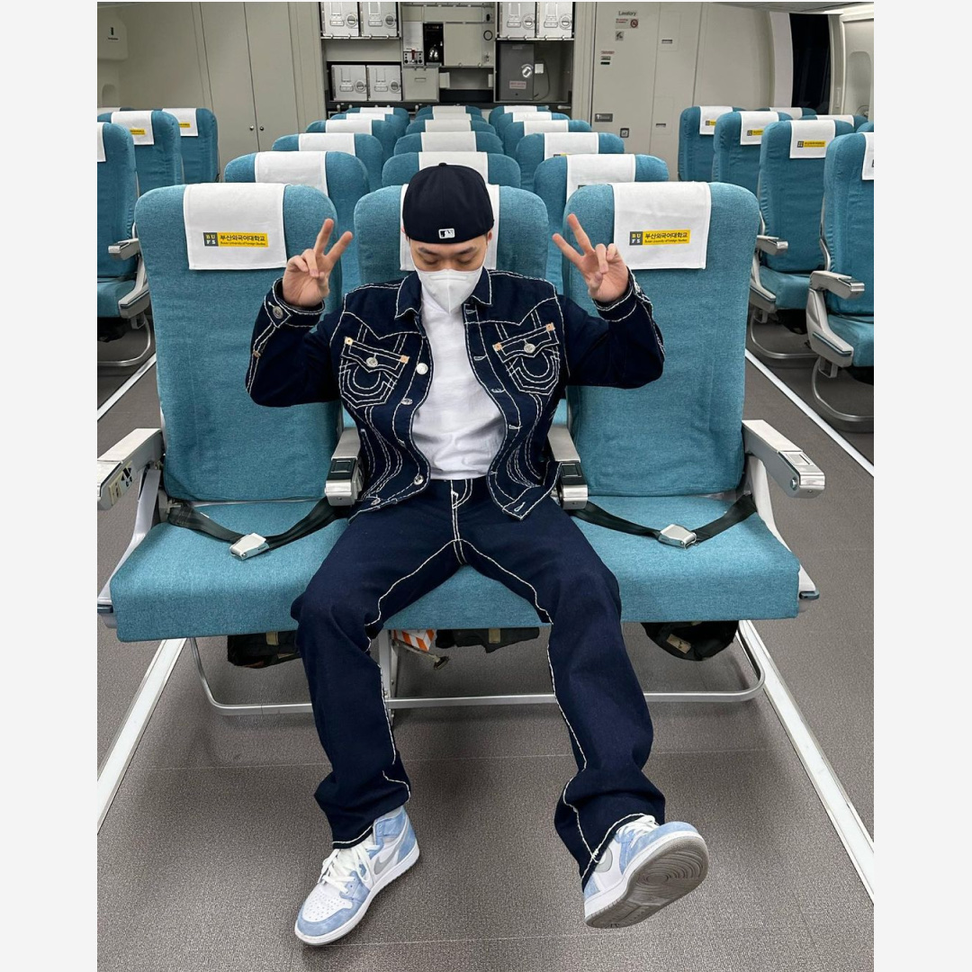 Jordan 1 Retro High OG Hyper Royal 착용 스타일 - 3