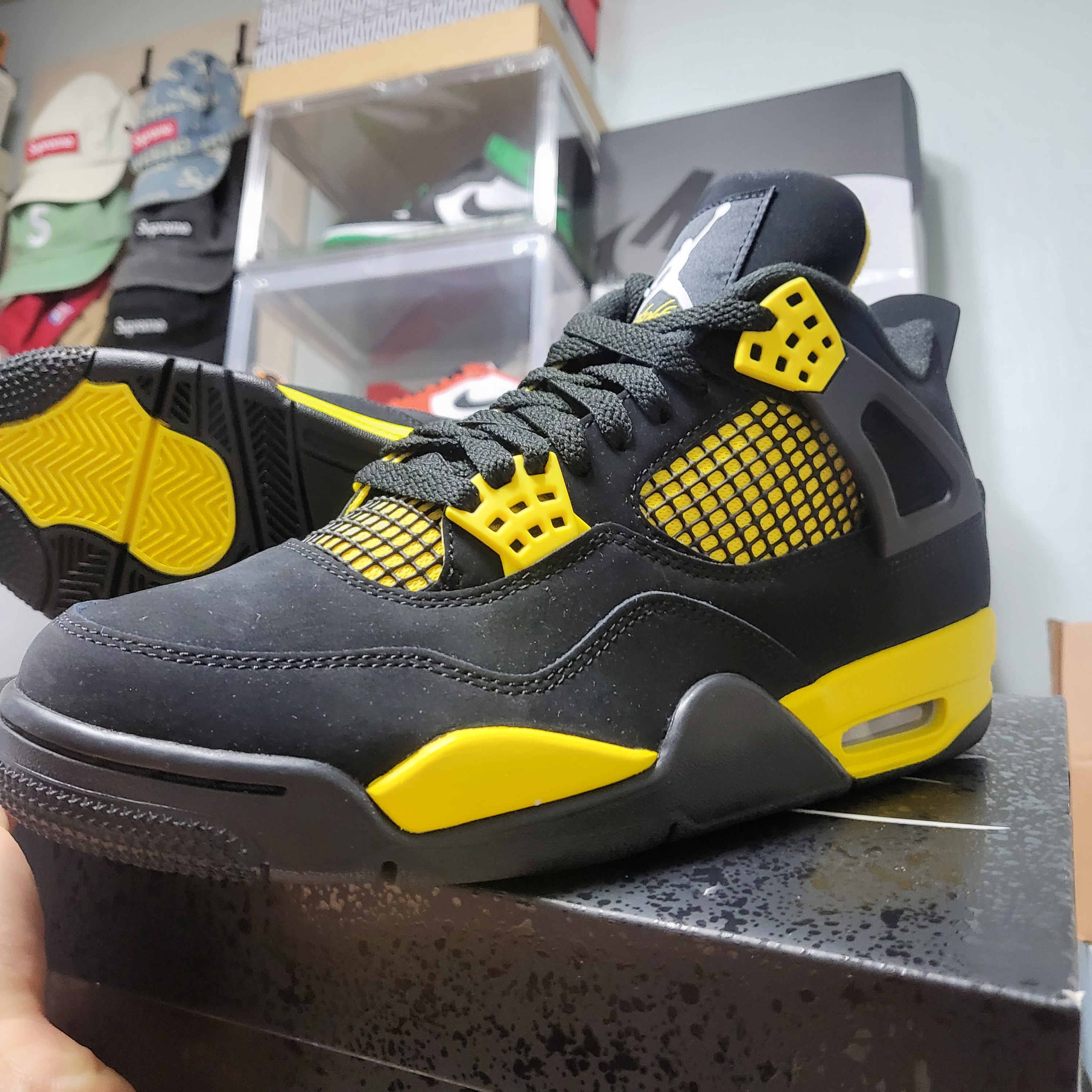 Jordan 4 Retro Thunder 2023, Jordan 1 Retro High OG Taxi 착용 스타일 - 3
