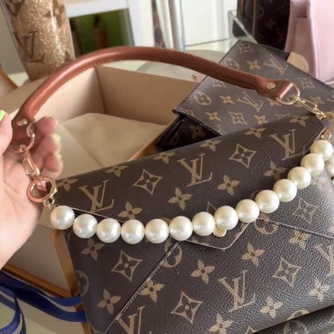Louis Vuitton Kirigami Pochette Monogram 착용 스타일 - 3