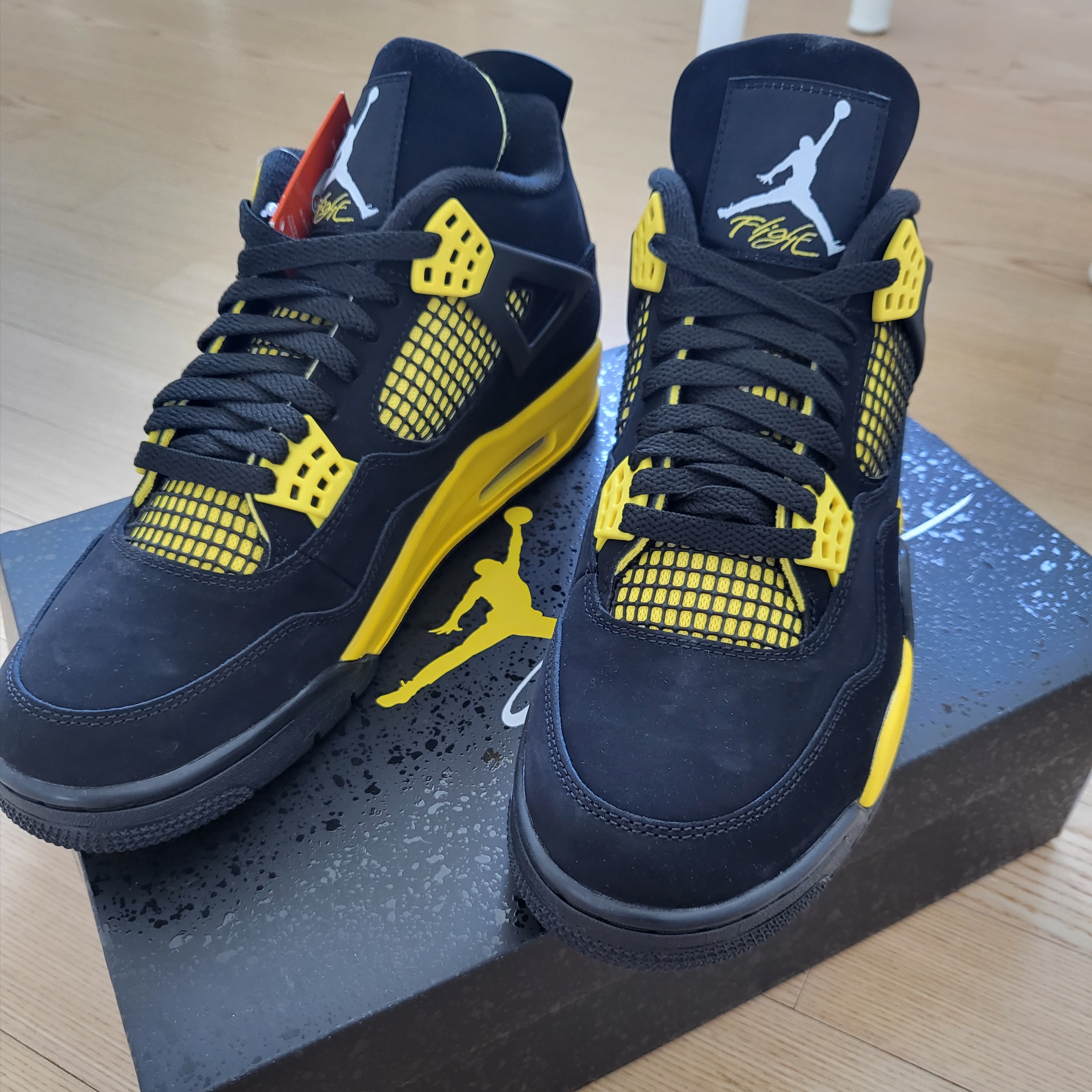 Jordan 4 Retro Thunder 2023 착용 스타일