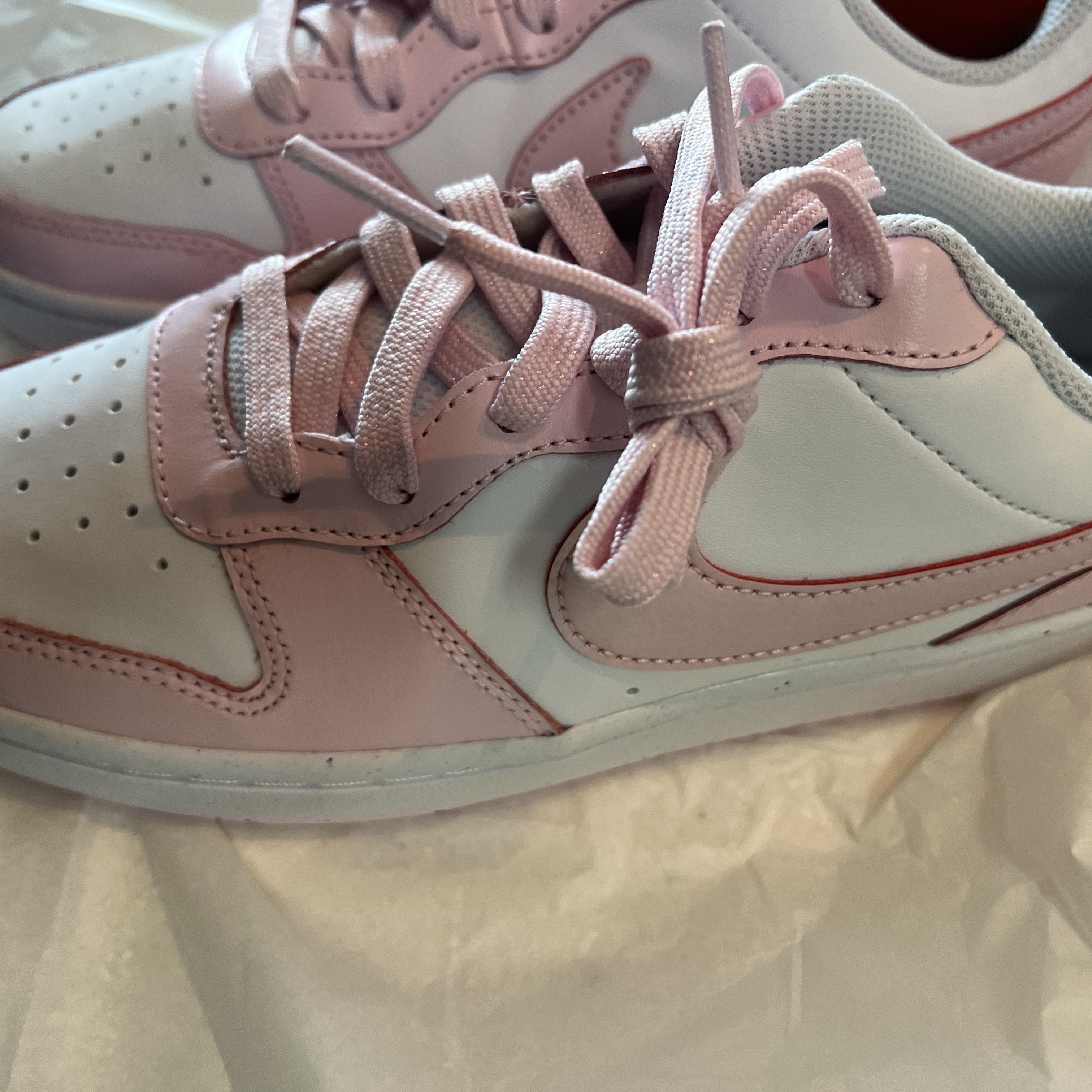 (GS) Nike Court Borough 2 SE White Pink Foam 착용 스타일
