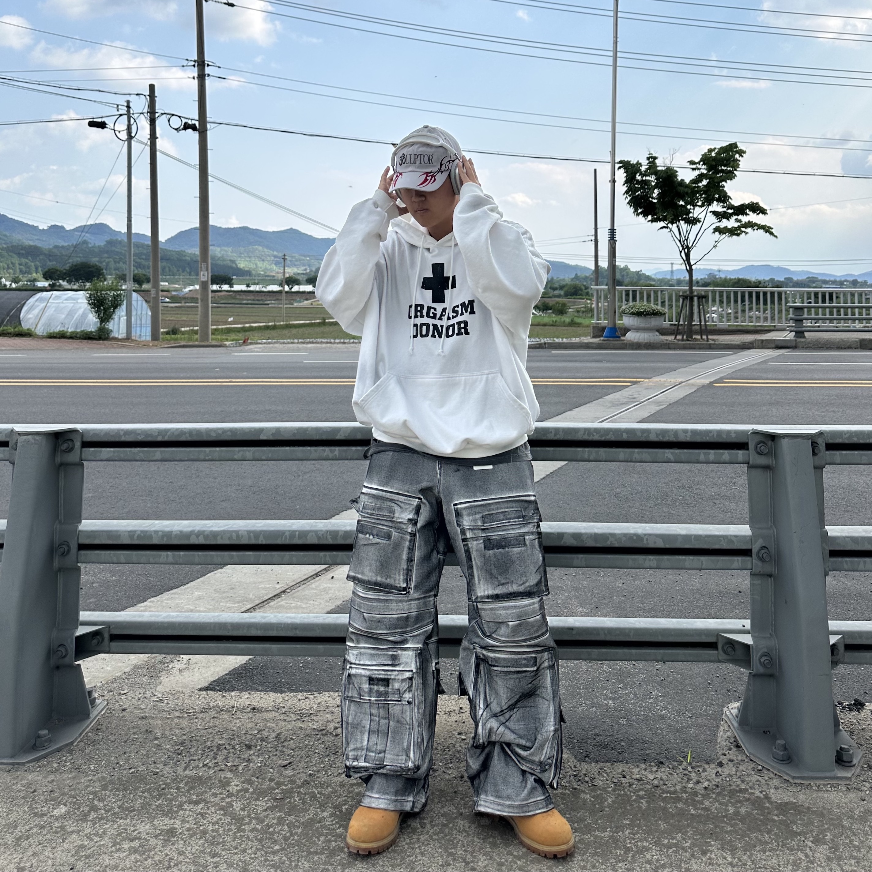 Project G/R Painted Denim Cargo Dirty White, Project G/R Orgasm Donor Hoodie Dirty White 착용 스타일 - 1