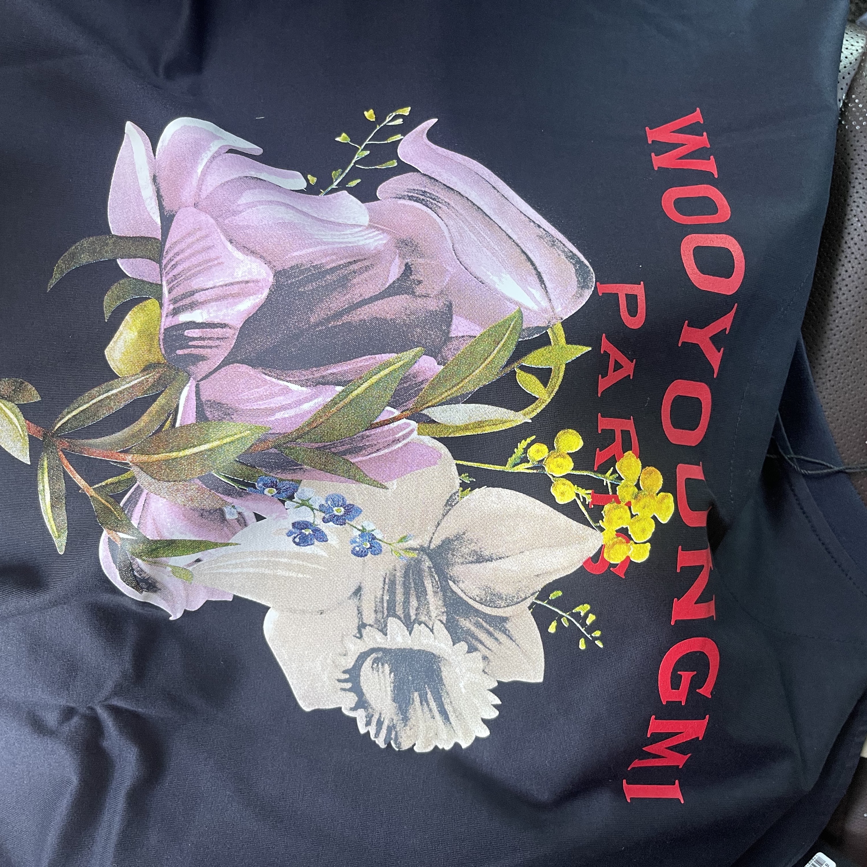 Wooyoungmi Flower Print Back Logo T-Shirt Navy - 22SS 착용 스타일 - 1