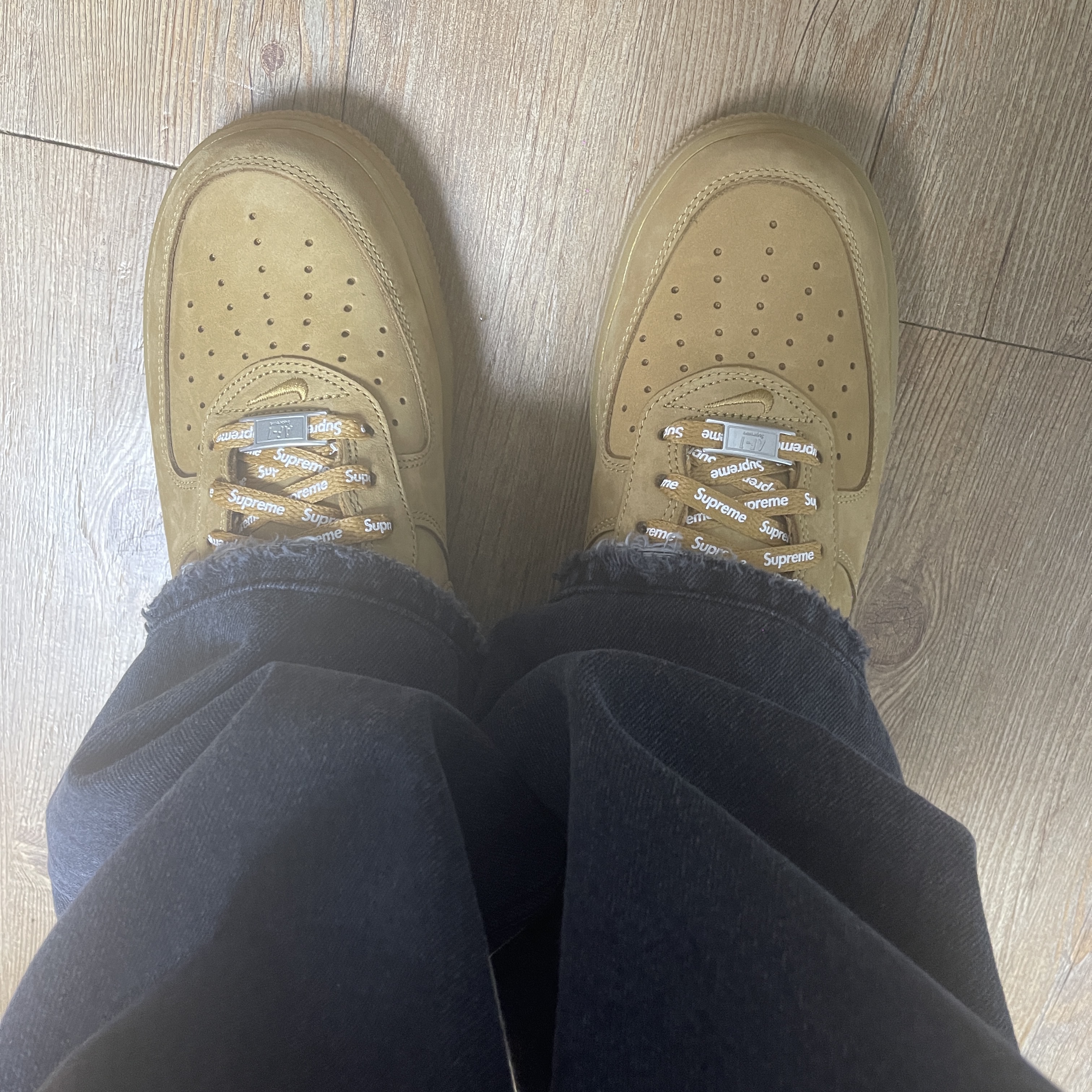 Nike x Supreme Air Force 1 Low Flax 착용 스타일 - 2