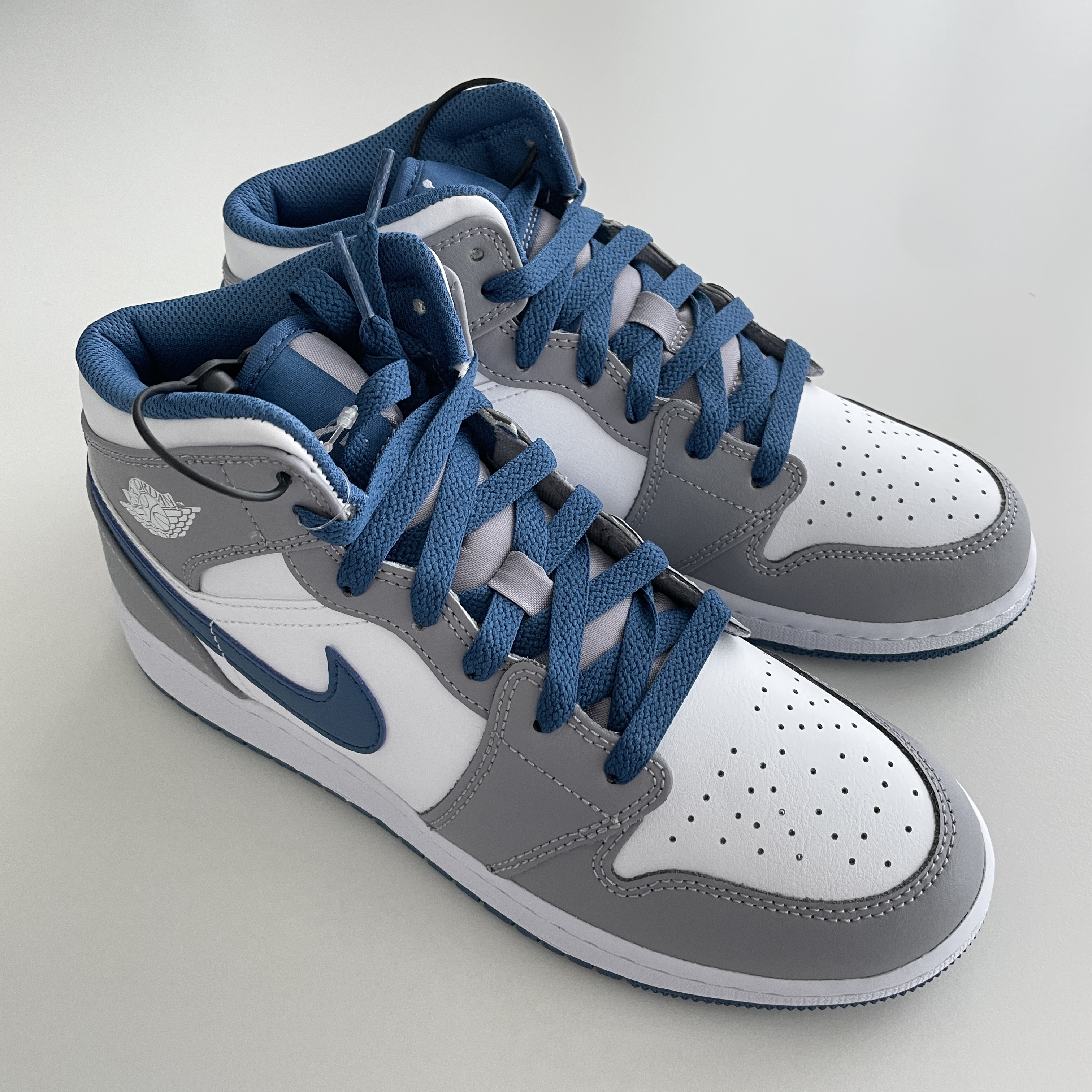 (GS) Jordan 1 Mid Cement Grey True Blue 착용 스타일 - 2