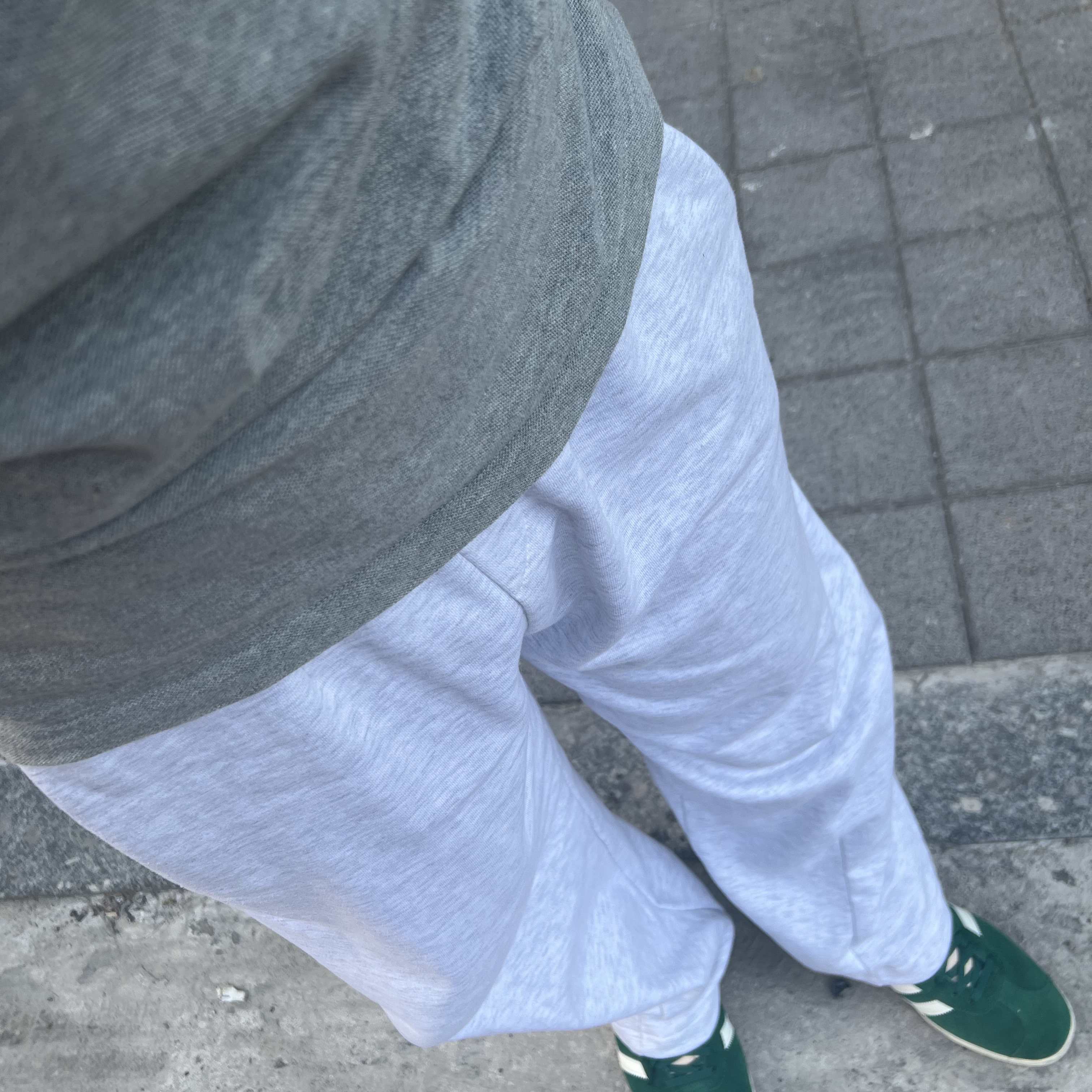 Adidas Gazelle Dark Green Cream White 착용 스타일 - 2