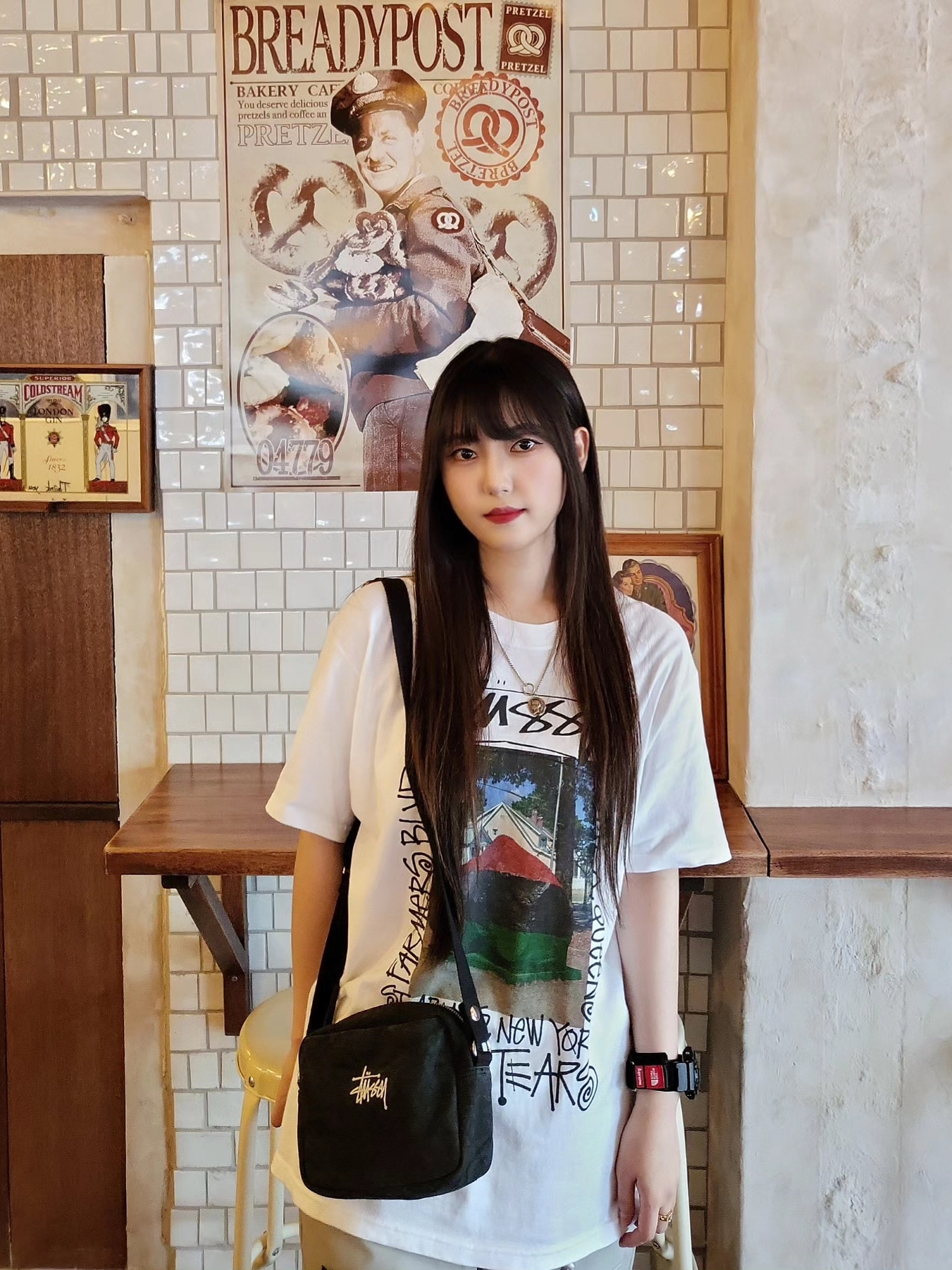 Jordan 1 x Travis Scott x Fragment Retro Low OG SP Military Blue, Stussy x Denim Tears Farmers Blvd. T-Shirt White 착용 스타일 - 3