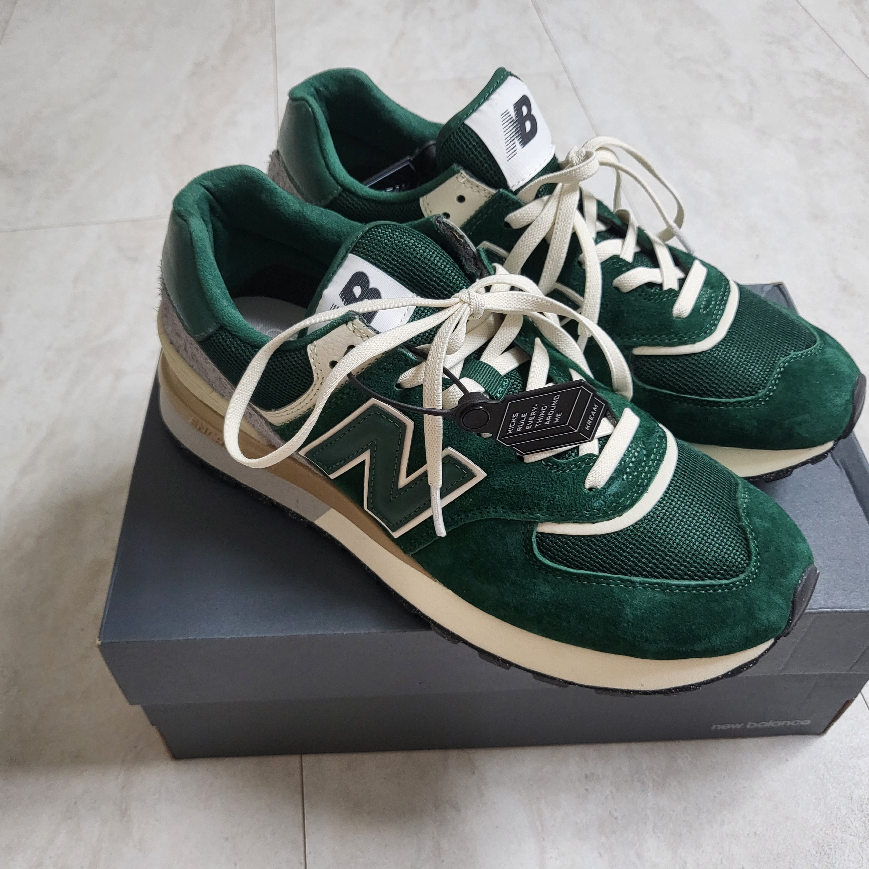 New Balance 574 Legacy Green 착용 스타일
