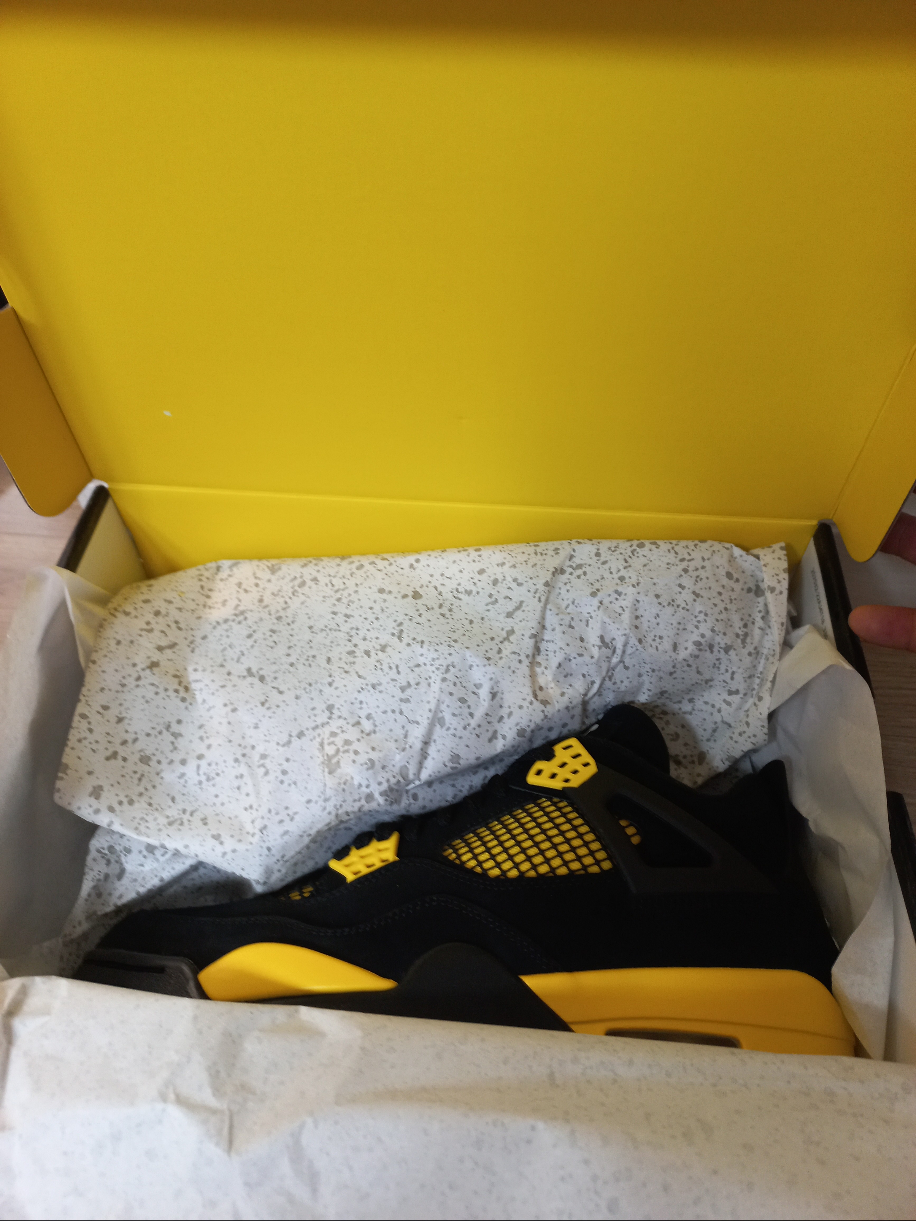 Jordan 4 Retro Thunder 2023, (GS) Jordan 4 Retro Thunder 2023 착용 스타일 - 3