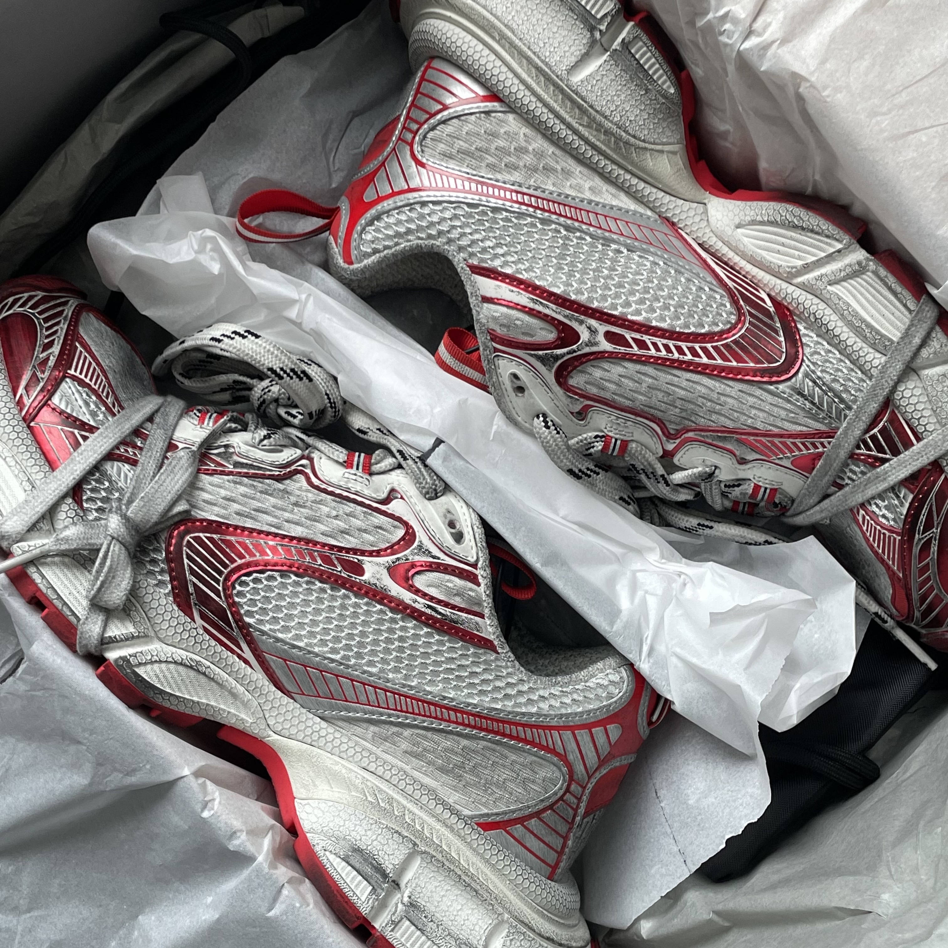 Balenciaga 3XL Sneakers White Red 착용 스타일