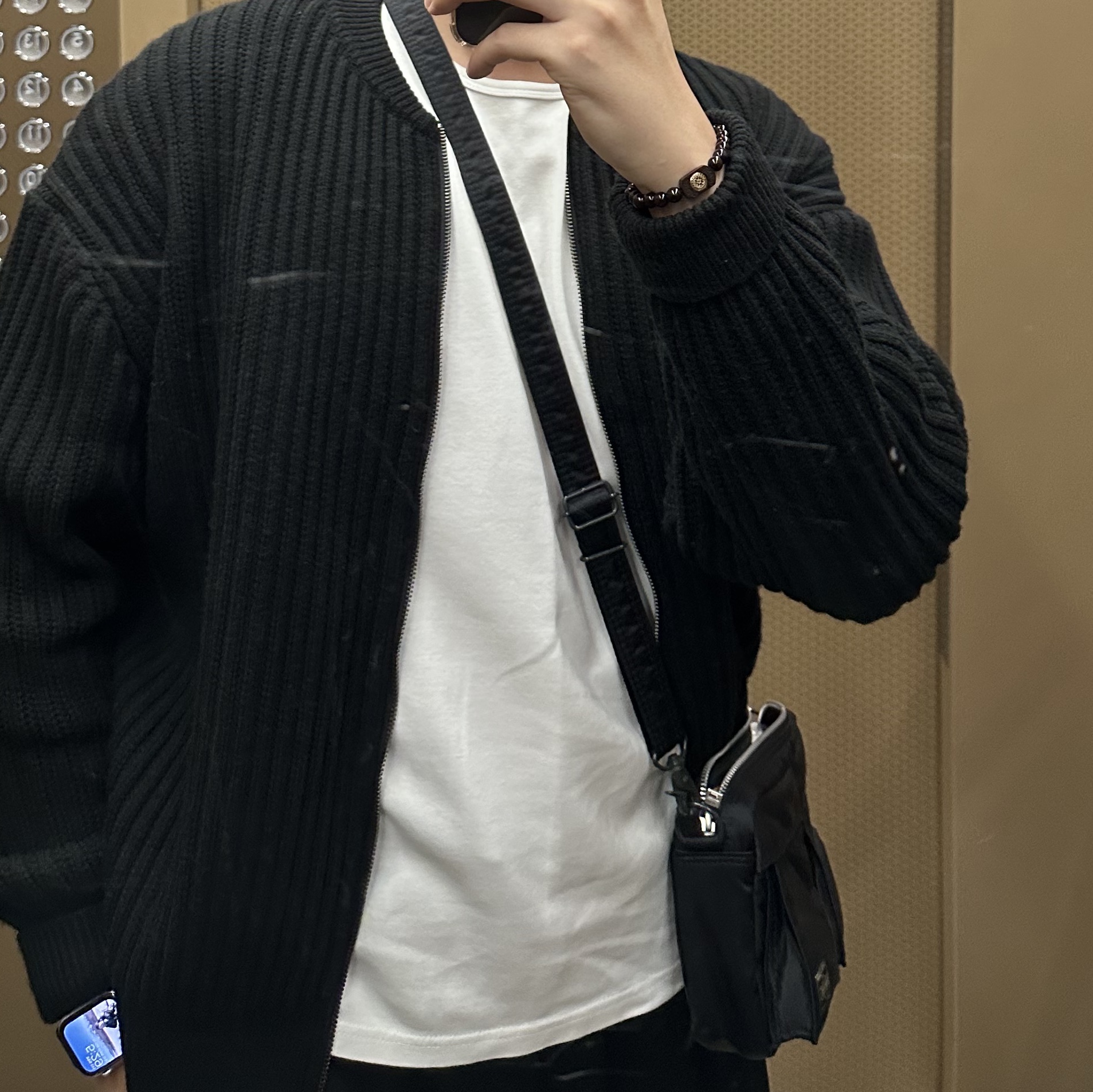 Porter Tanker Shoulder Bag Black 착용 스타일