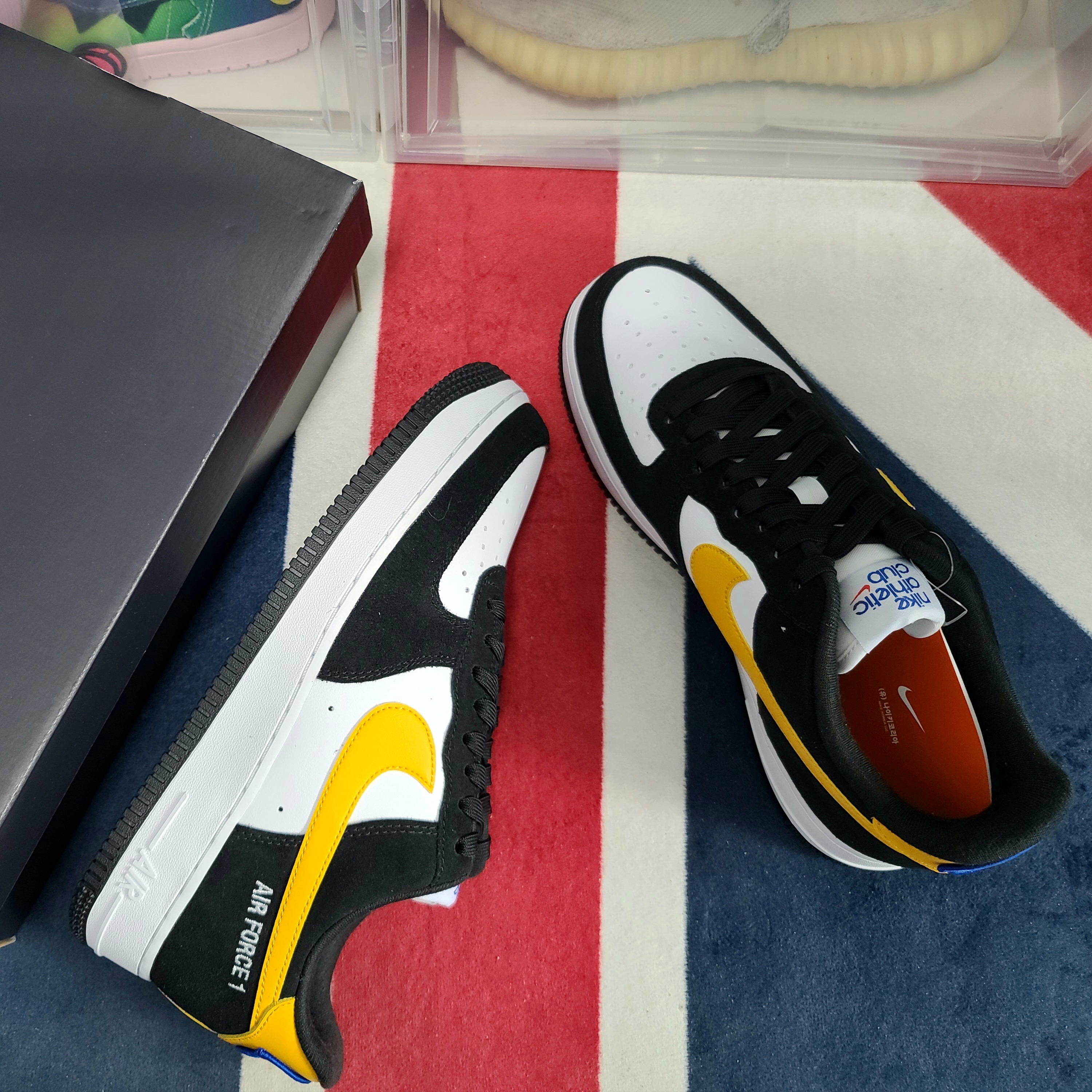 Nike Air Force 1 '07 LV8 Athletic Club Black Dark Sulfur 착용 스타일 - 1