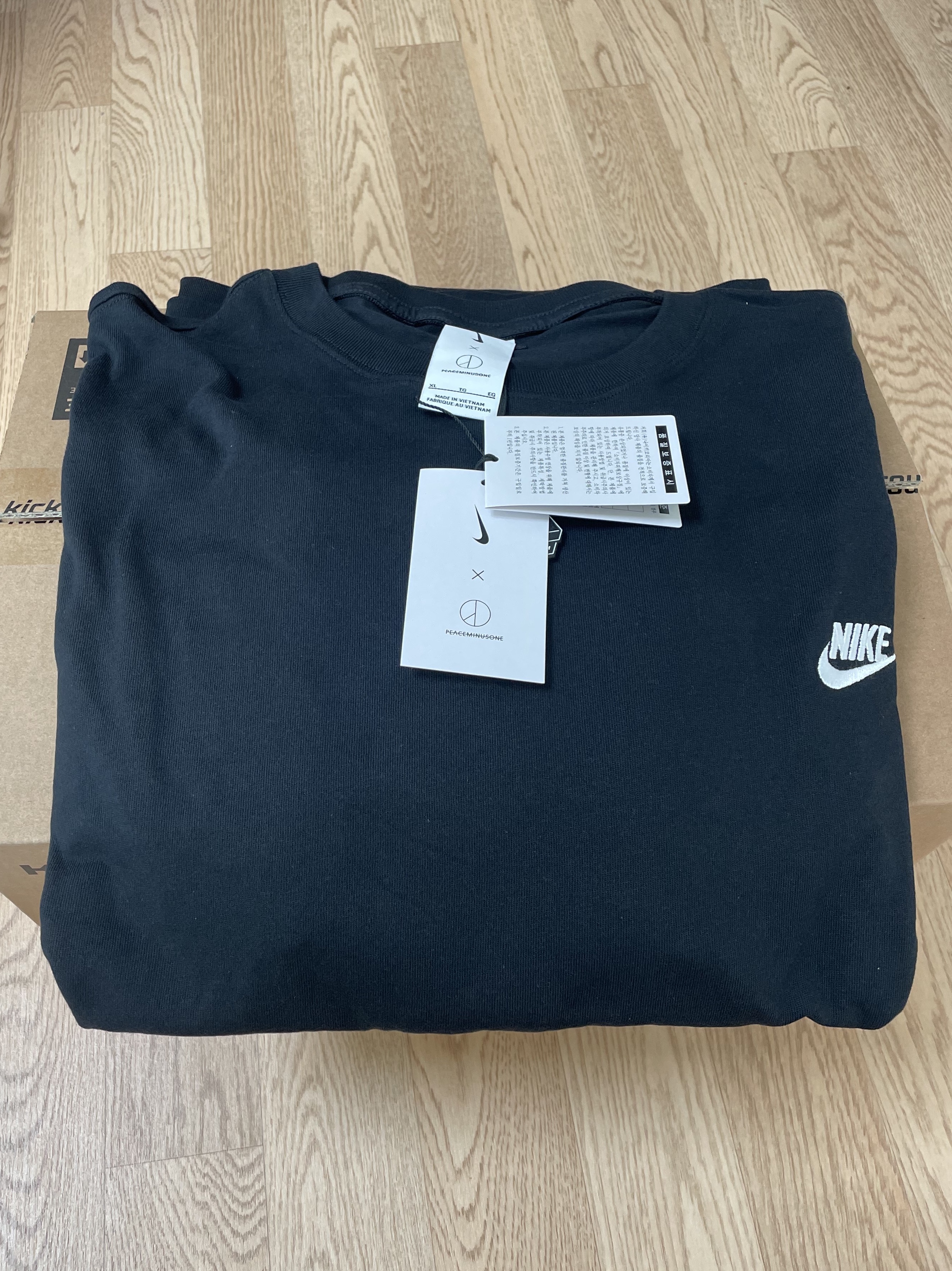 Nike x Peaceminusone LS T-Shirt Black (DR0098-010), Jordan 1 x Travis Scott Retro Low OG SP Black Phantom 착용 스타일 - 3