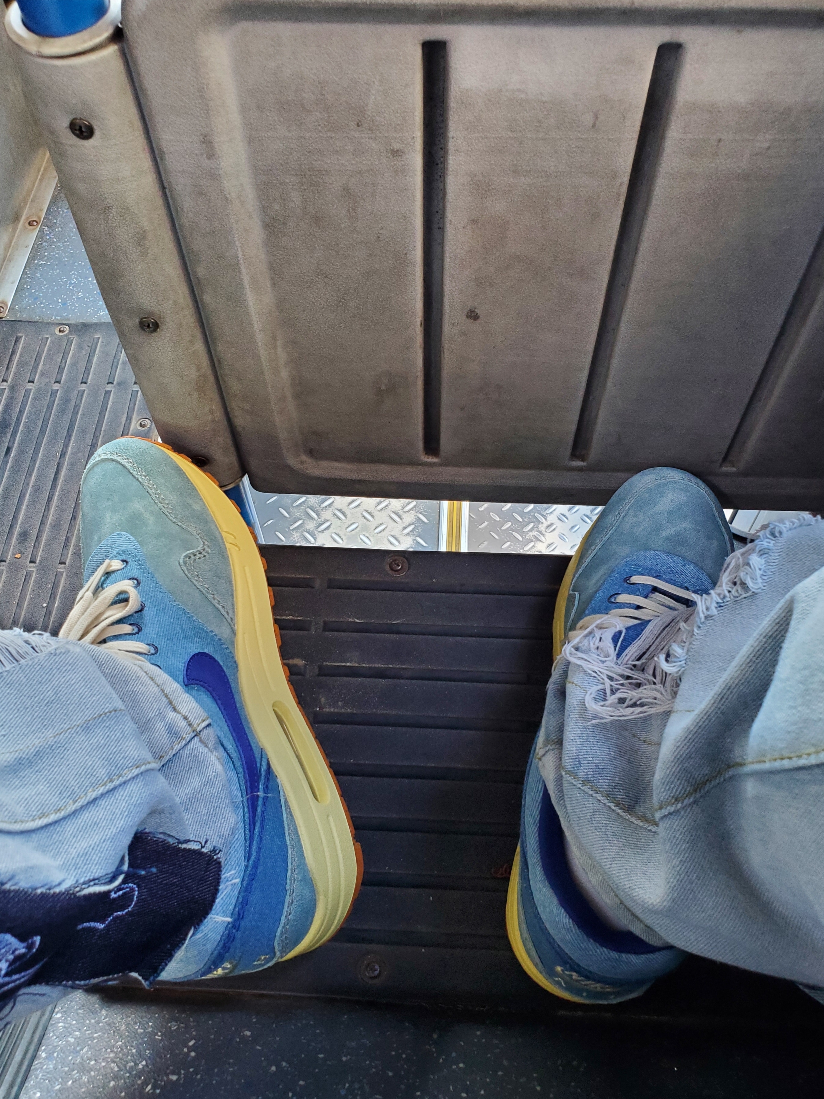 Nike Air Max 1 Premium Dirty Denim 착용 스타일