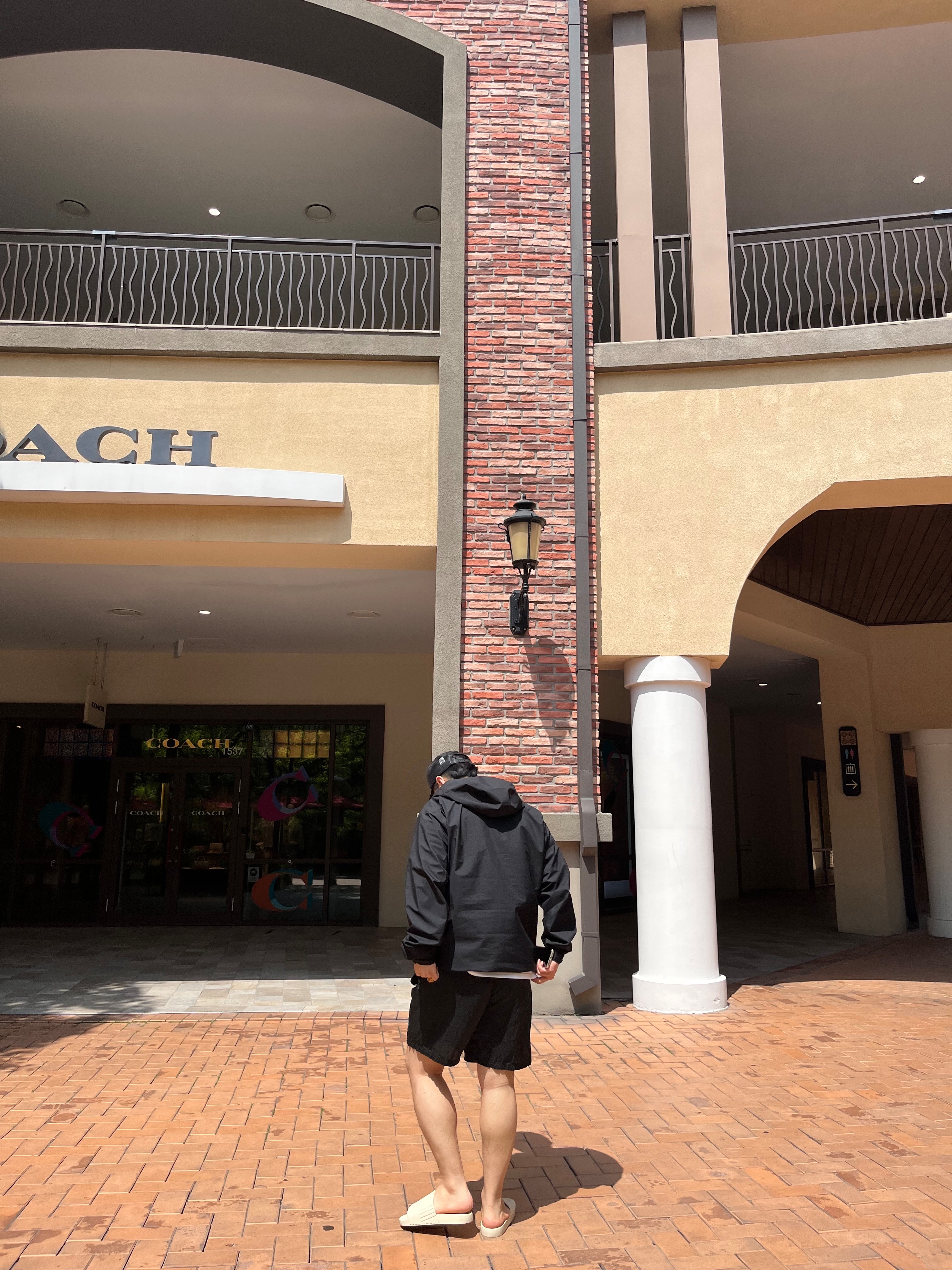 Arc'teryx Beta Jacket Black, Stone Island B0943 Nylon Metal Swimming Trunk Black - 22SS 착용 스타일 - 2