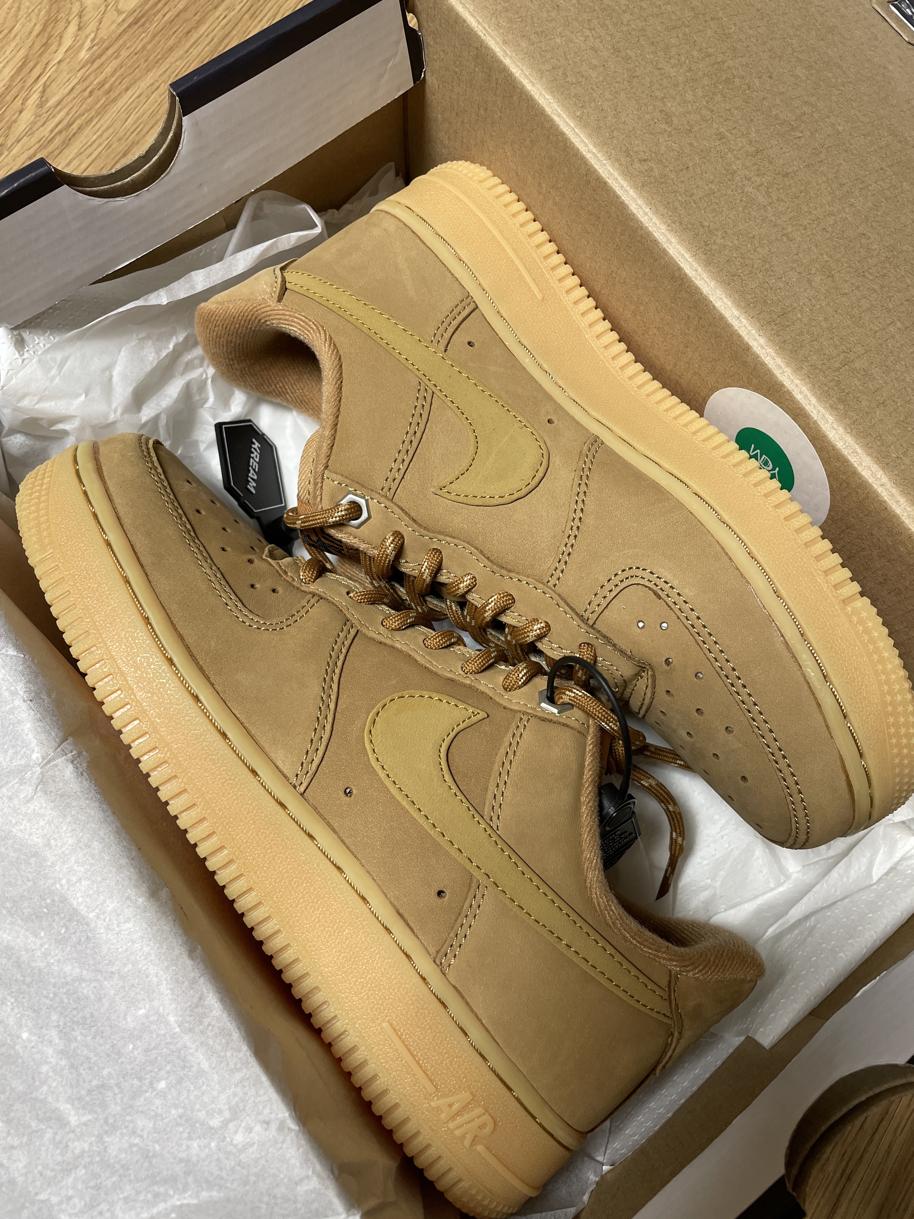 Nike Air Force 1 '07 WB Flax 착용 스타일