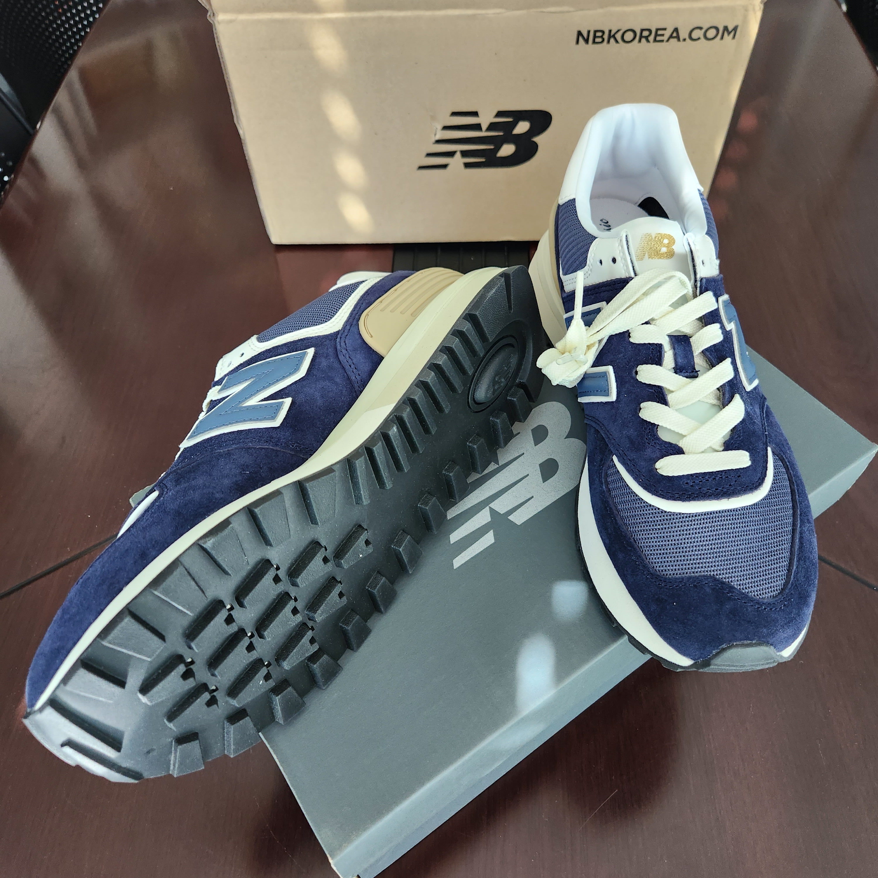 New Balance 574 Legacy Navy 착용 스타일 - 5