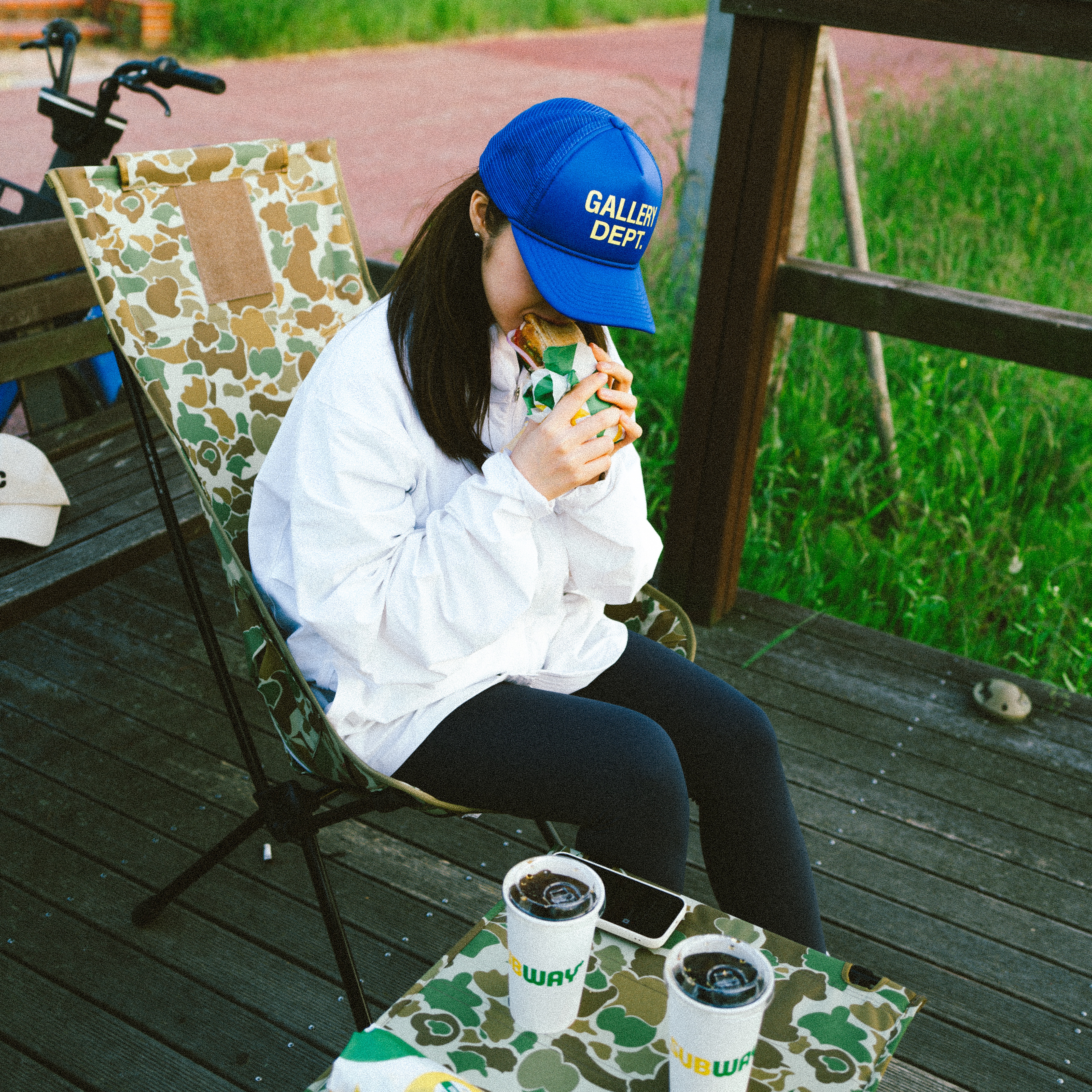 Helinox Tactical Sunset Chair Multicam, Gallery Dept. GD Trucker Cap Royal 착용 스타일