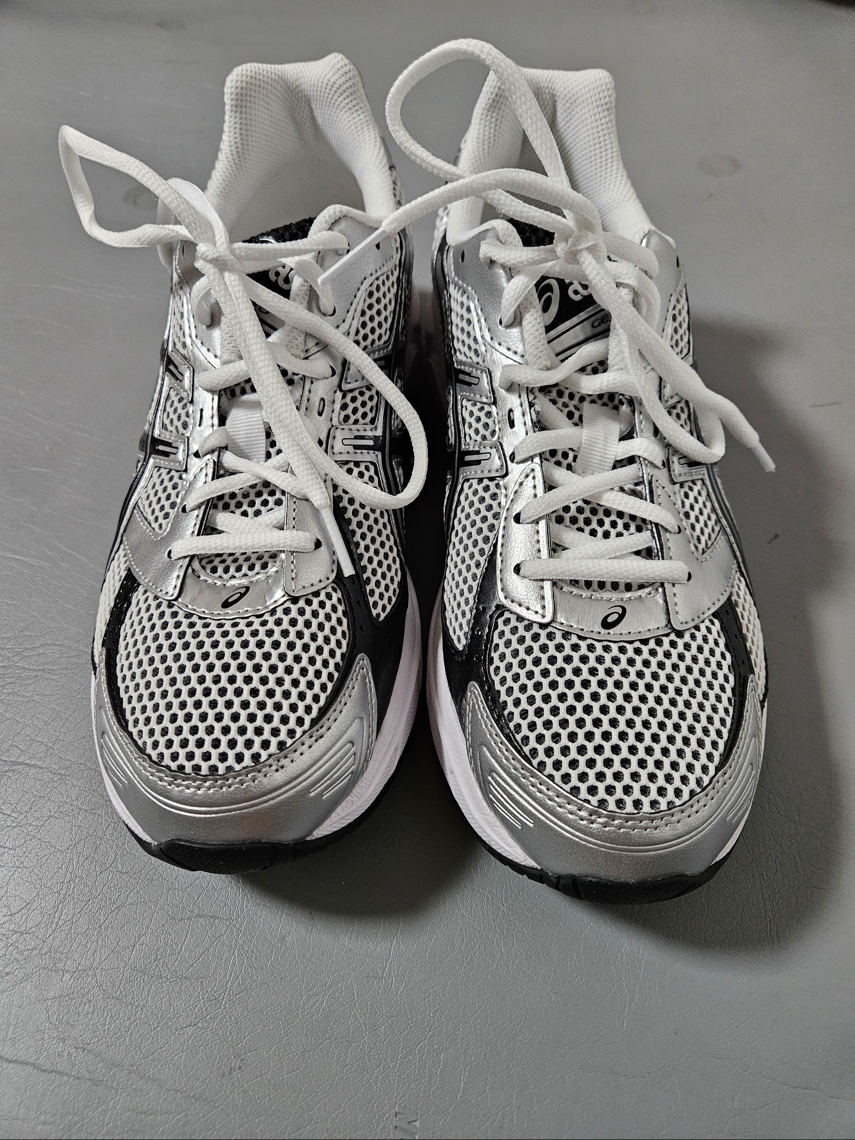 Asics Gel-1130 White Black 착용 스타일 - 4