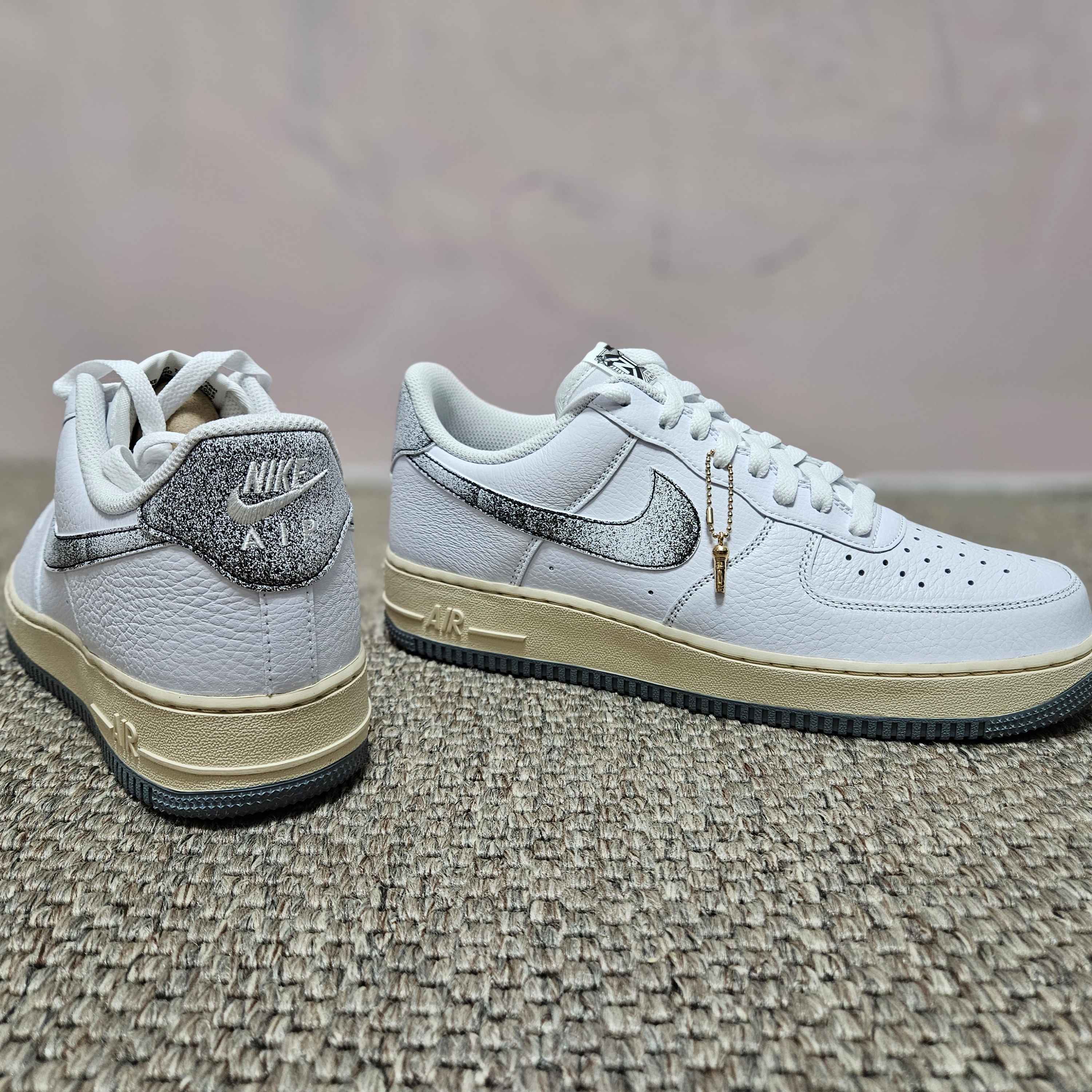 Nike Air Force 1 '07 LX White Smoke Grey 착용 스타일 - 1