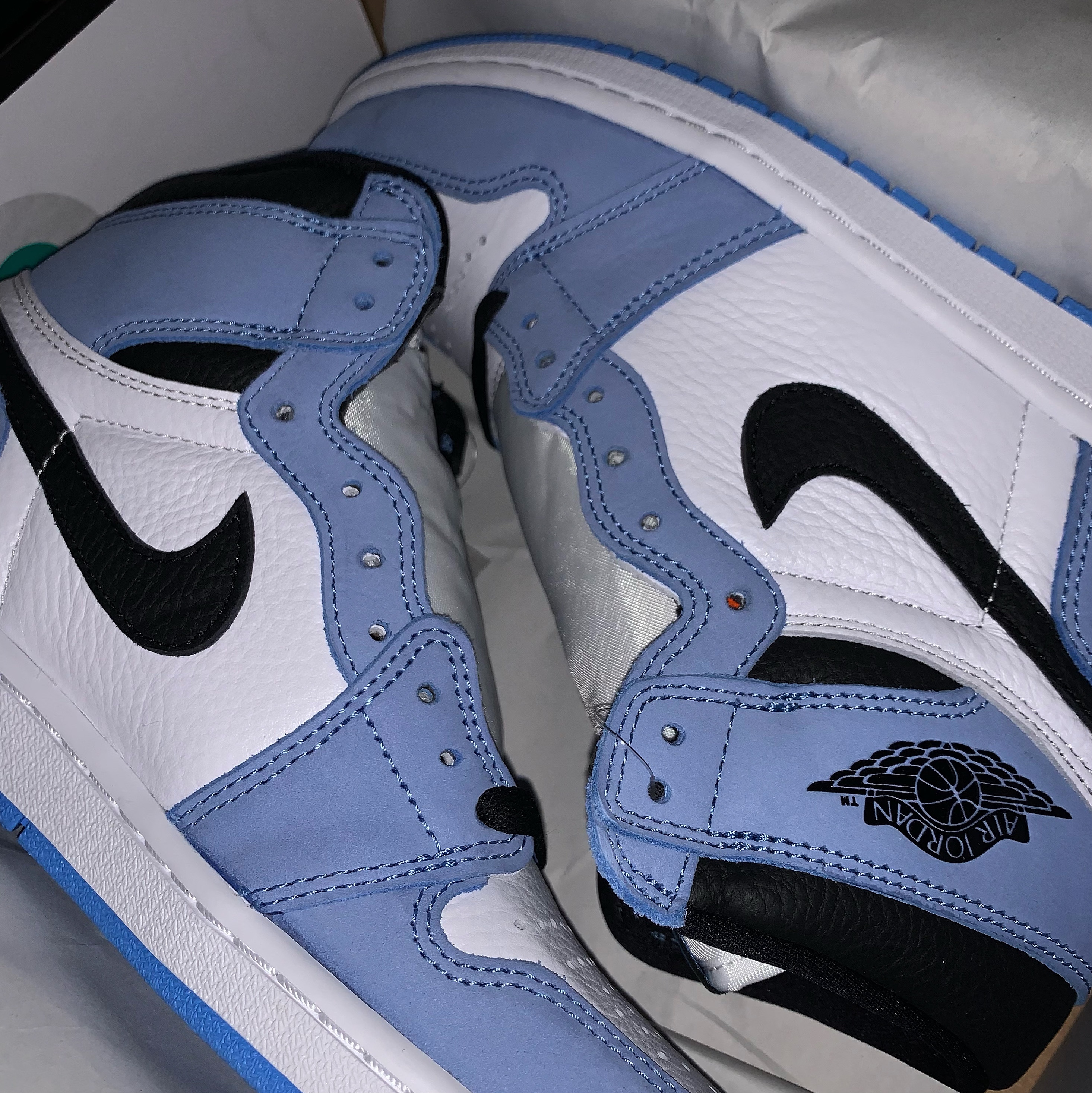 Jordan 1 Retro High OG University Blue 착용 스타일