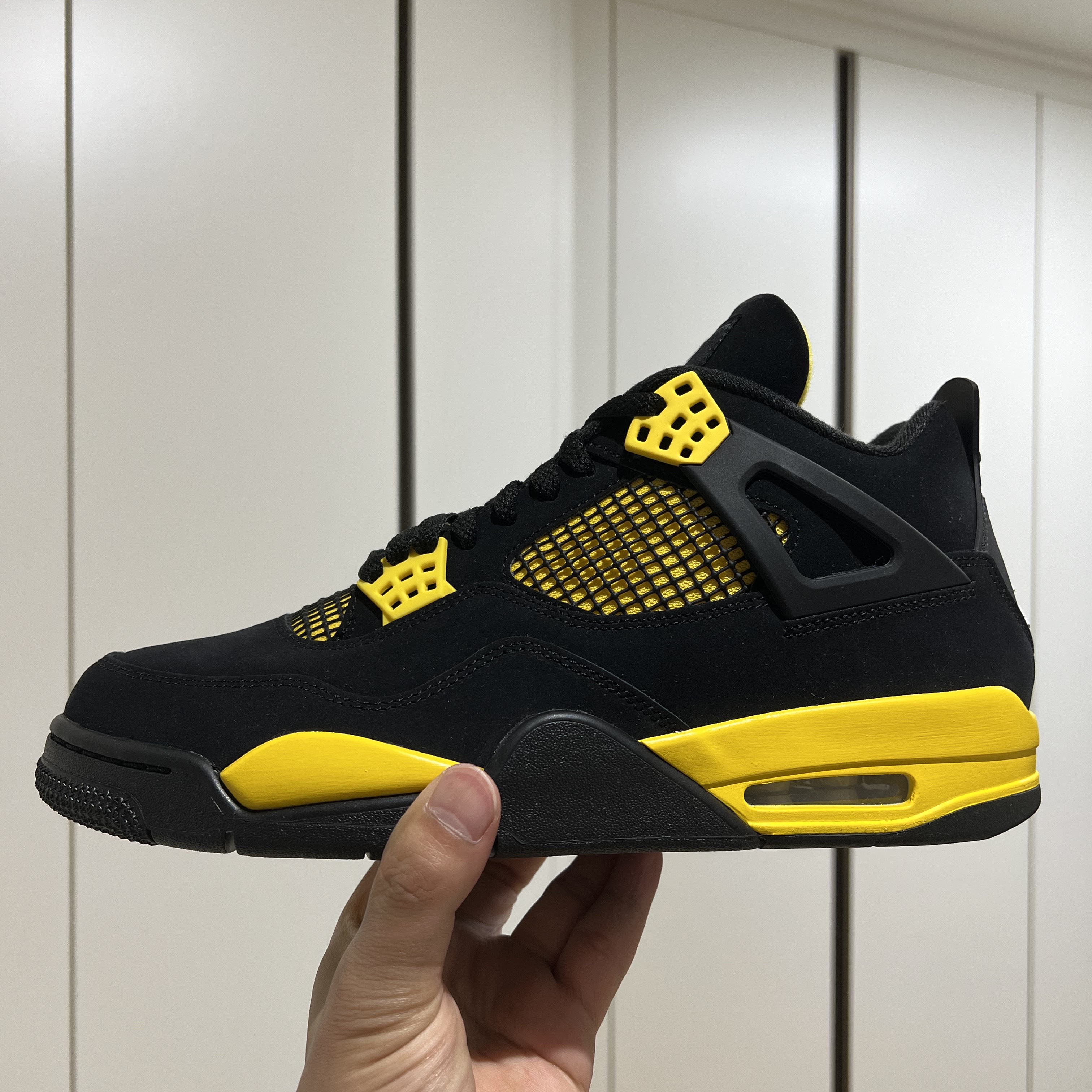 Jordan 4 Retro Thunder 2023 착용 스타일