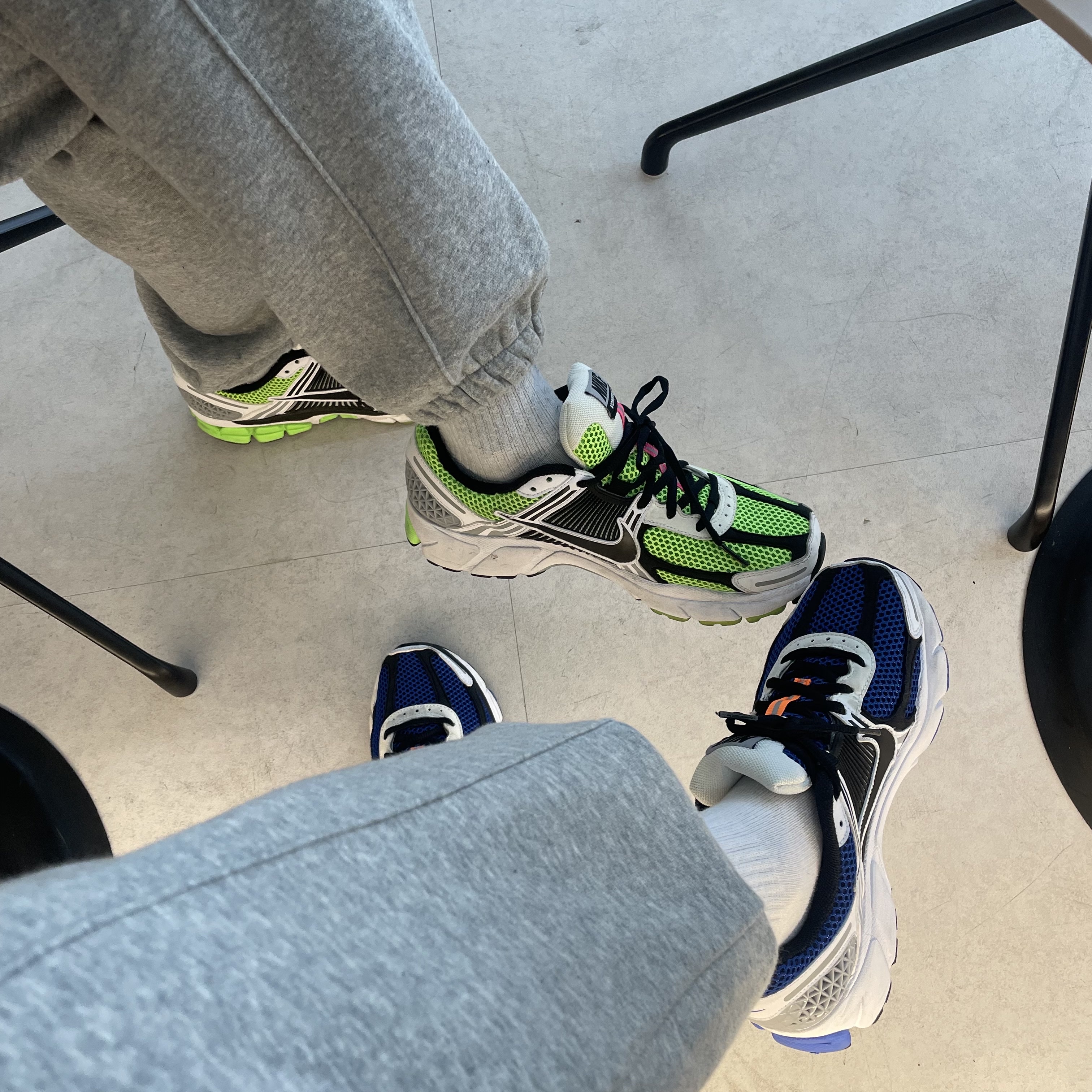 Nike Zoom Vomero 5 White Racer Blue Black 착용 스타일