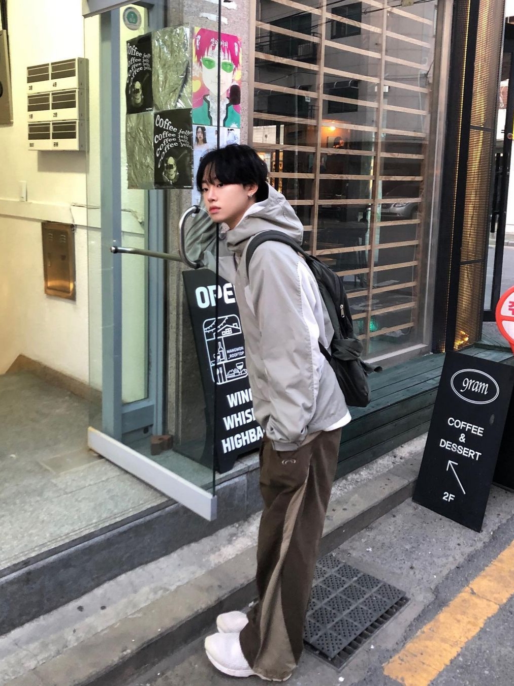 Art Of Field Round Colorway Pintuck Pants Khaki Brown, Art Of Field Assembled Jacket Beige 착용 스타일 - 3