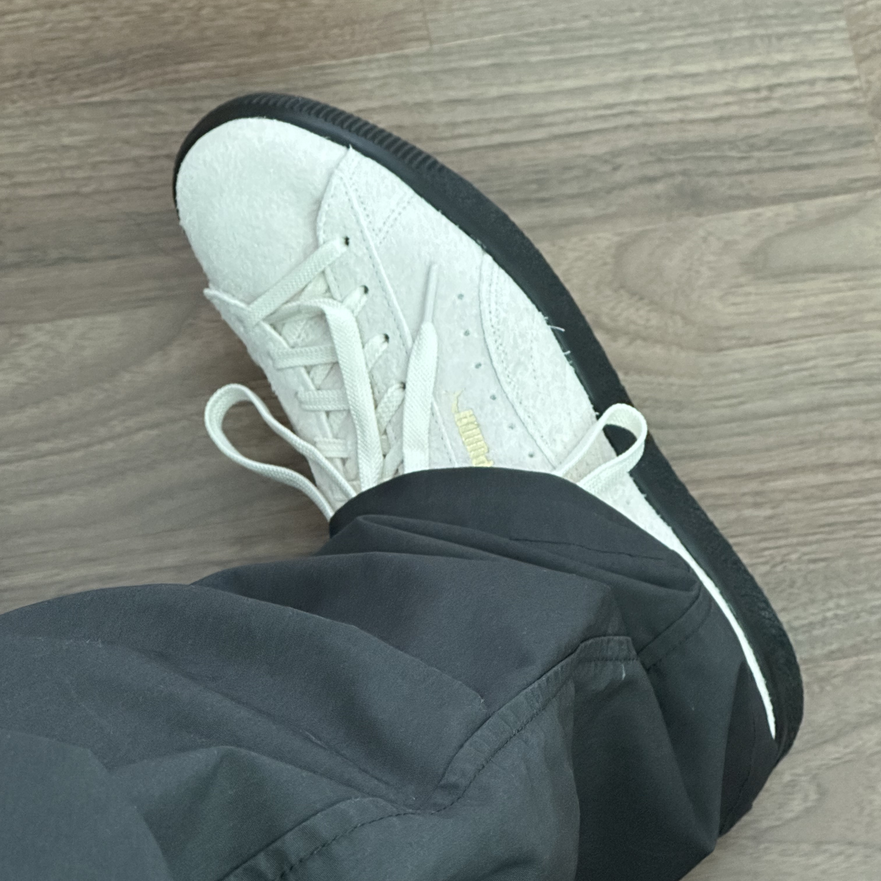 Puma x Butter Goods Suede VTG HS Whisper White 착용 스타일 - 2