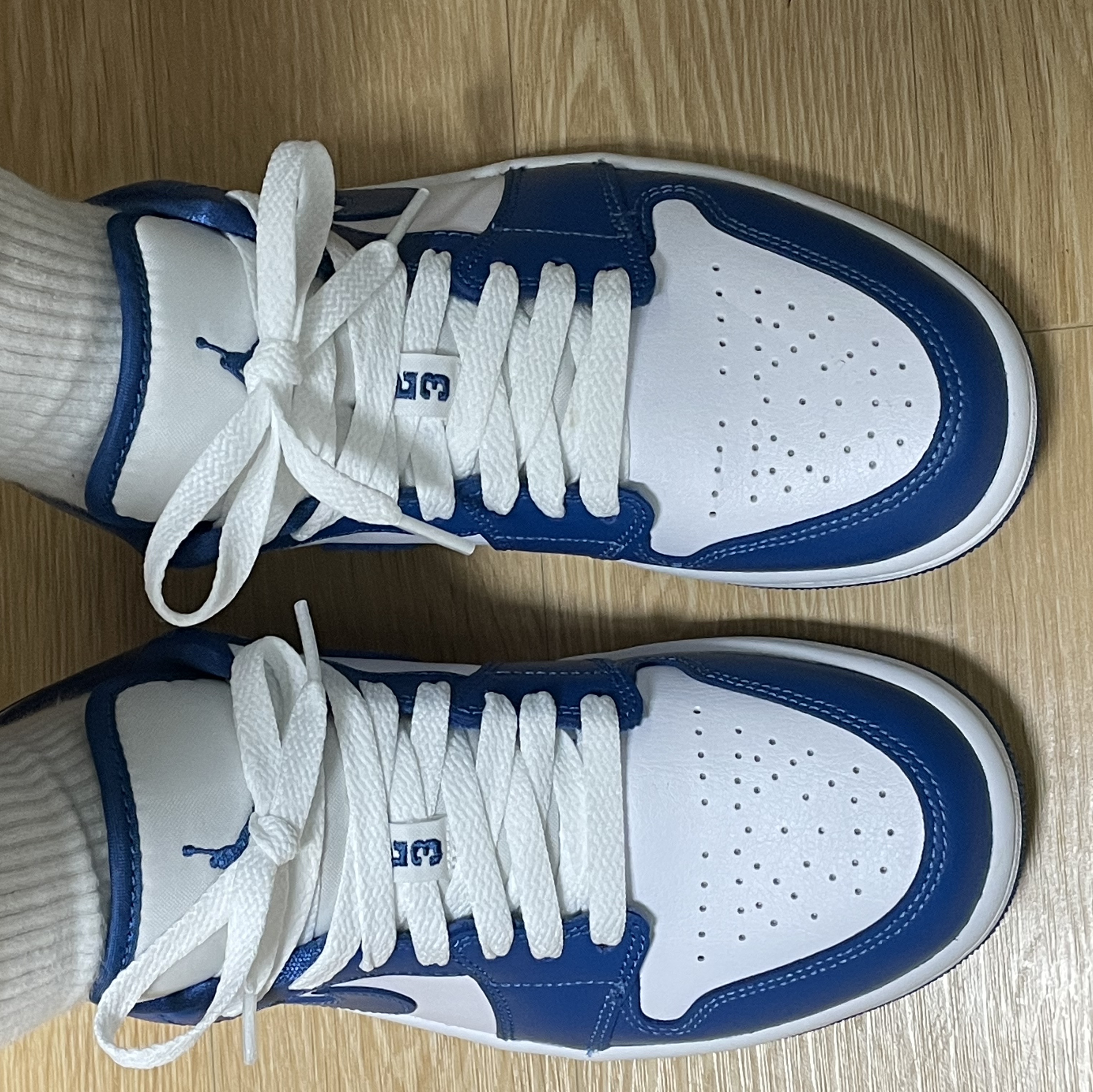 (W) Jordan 1 Low White Dark Marina Blue 착용 스타일 - 1