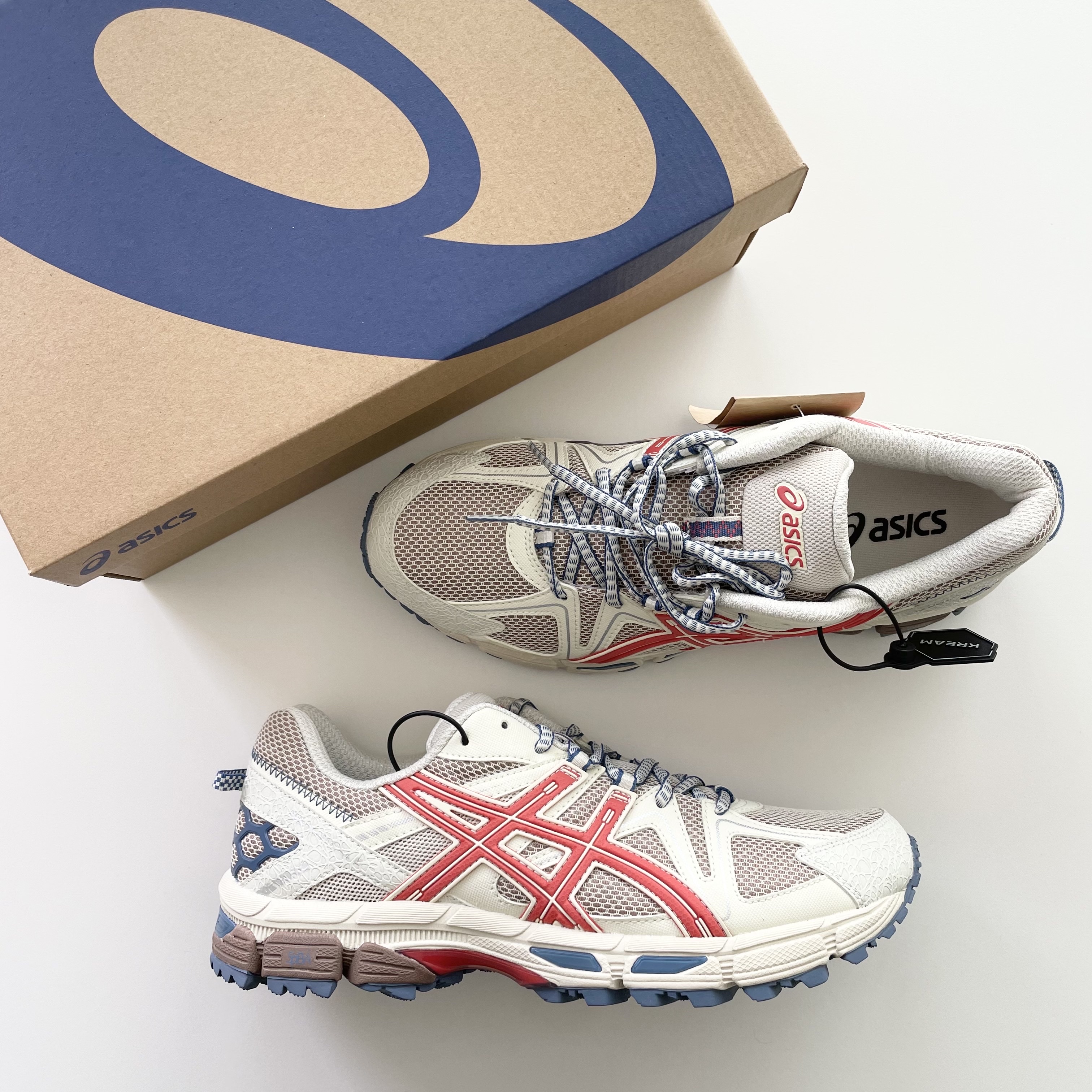 Asics Gel-Kahana 8 Putty Fiery Red 착용 스타일