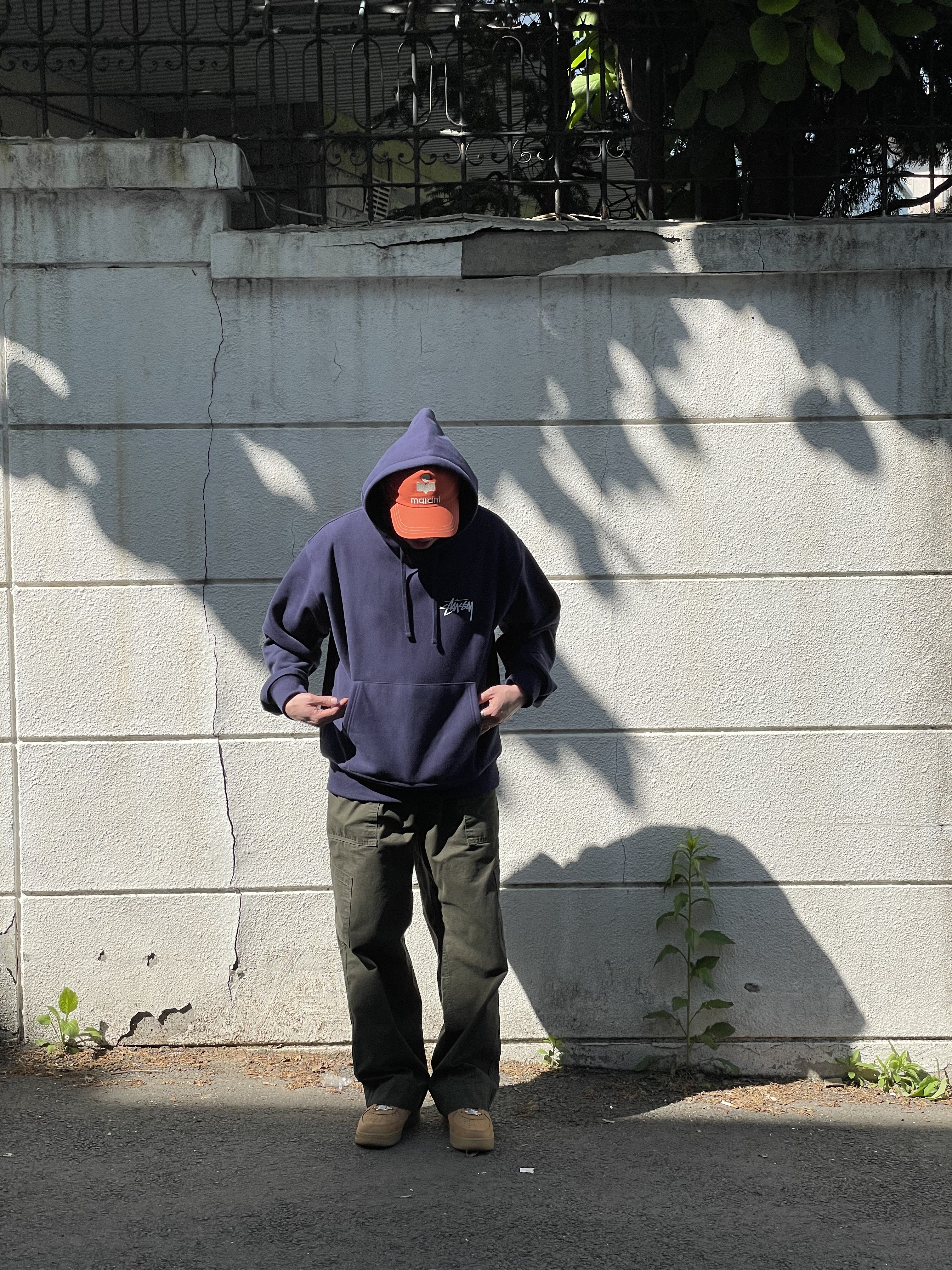 Stussy 8 Ball Fade Hoodie Navy, Isabel Marant Tyronh Cap Burnt Henna - 22SS 착용 스타일 - 1