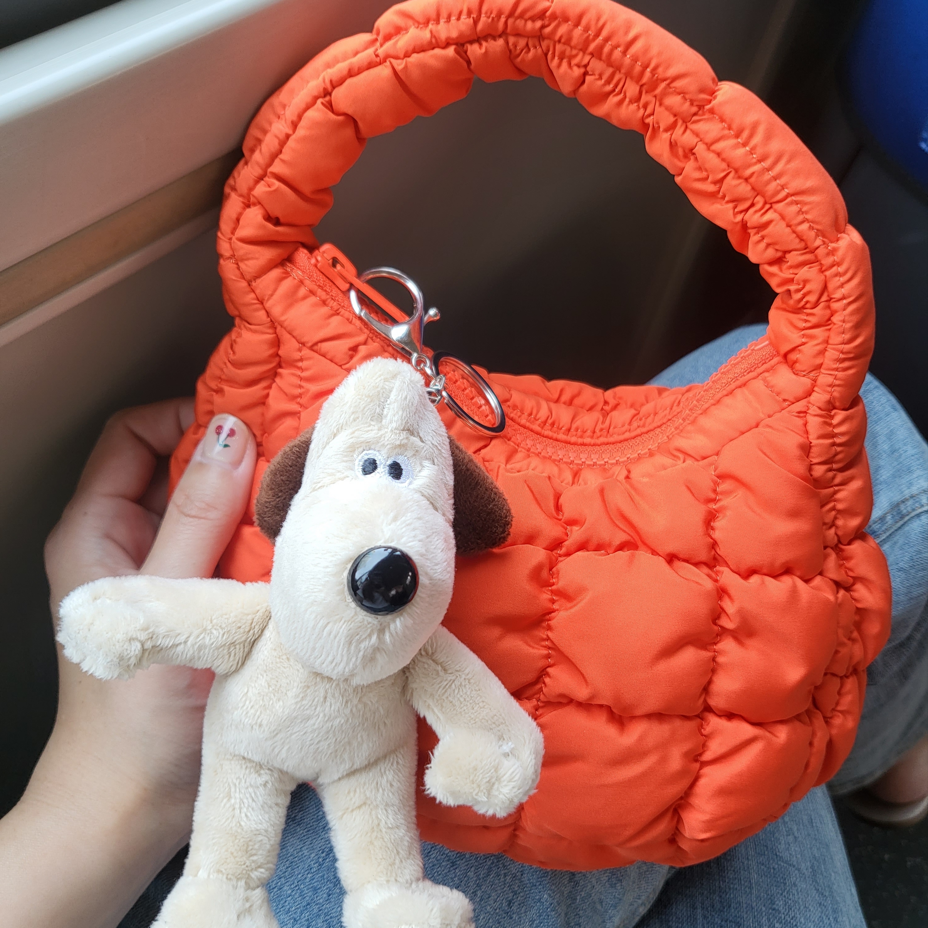 COS Quilted Micro Bag Orange 착용 스타일