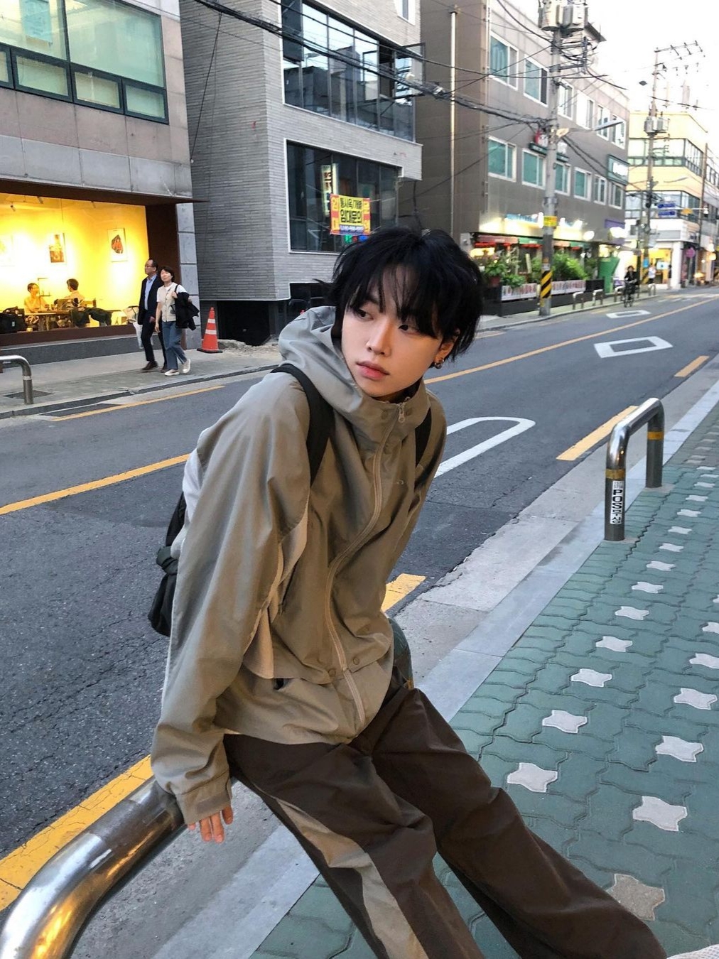 Art Of Field Round Colorway Pintuck Pants Khaki Brown, Art Of Field Assembled Jacket Beige 착용 스타일 - 1