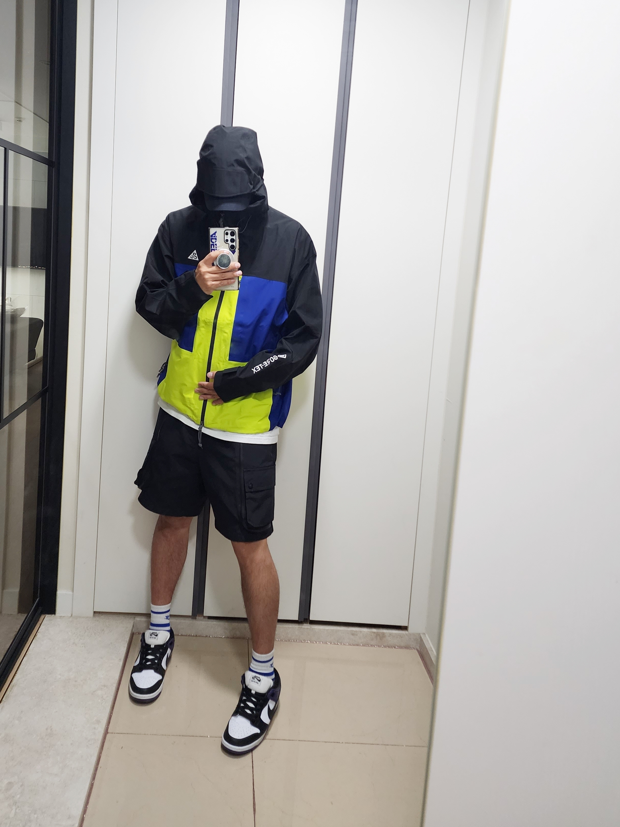 Nike ACG Gore-Tex Misery Ridge Jacket Black Deep Royal Blue Cyber - Asia, Nike SB Dunk Low Pro Court Purple 착용 스타일 - 2