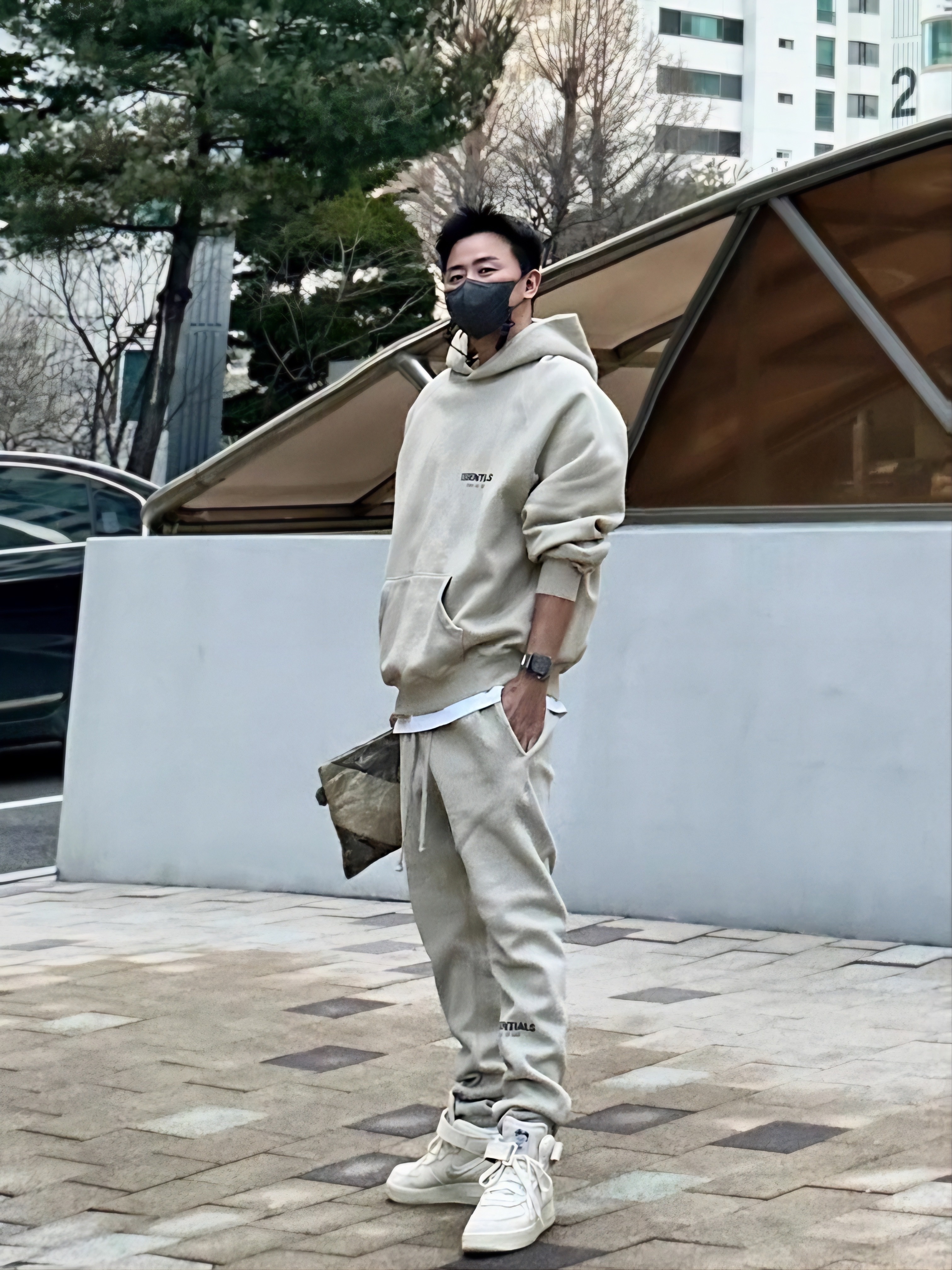 Essentials The Core Collection Pullover Hoodie Oatmeal, Essentials The Core Collection Sweatpants Oatmeal 착용 스타일