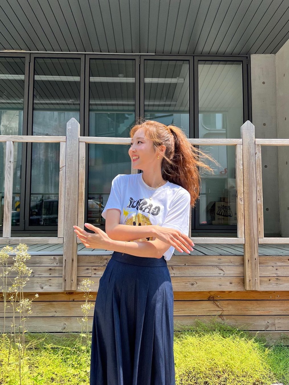 (W) Ganni Yellow Smiley Relaxed T-Shirt Bright White, (W) Ganni Smiley Relaxed T-Shirt Phantom 착용 스타일