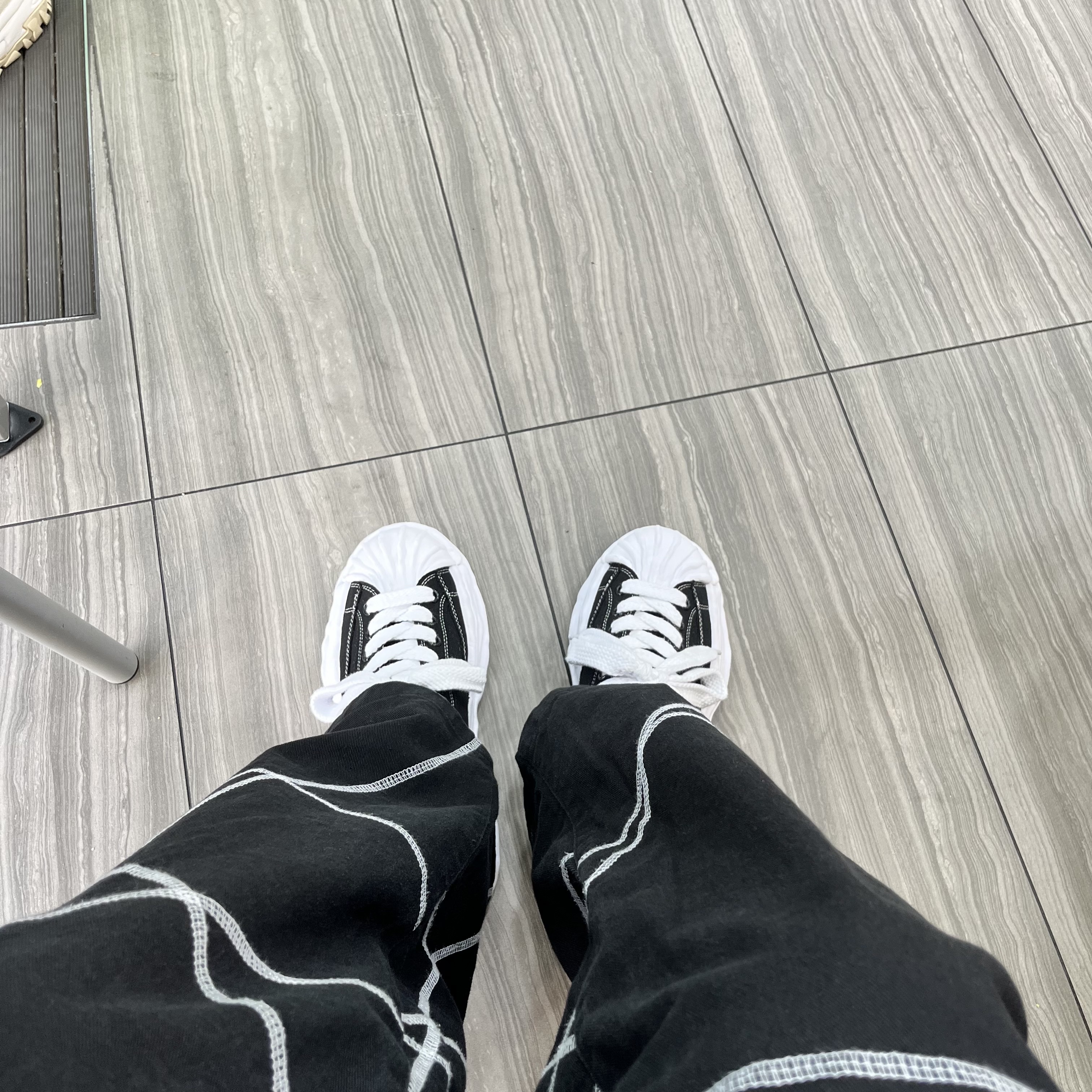 Maison Mihara Yasuhiro Blakey OG Sole Canvas Low-top Sneakers Black White 착용 스타일