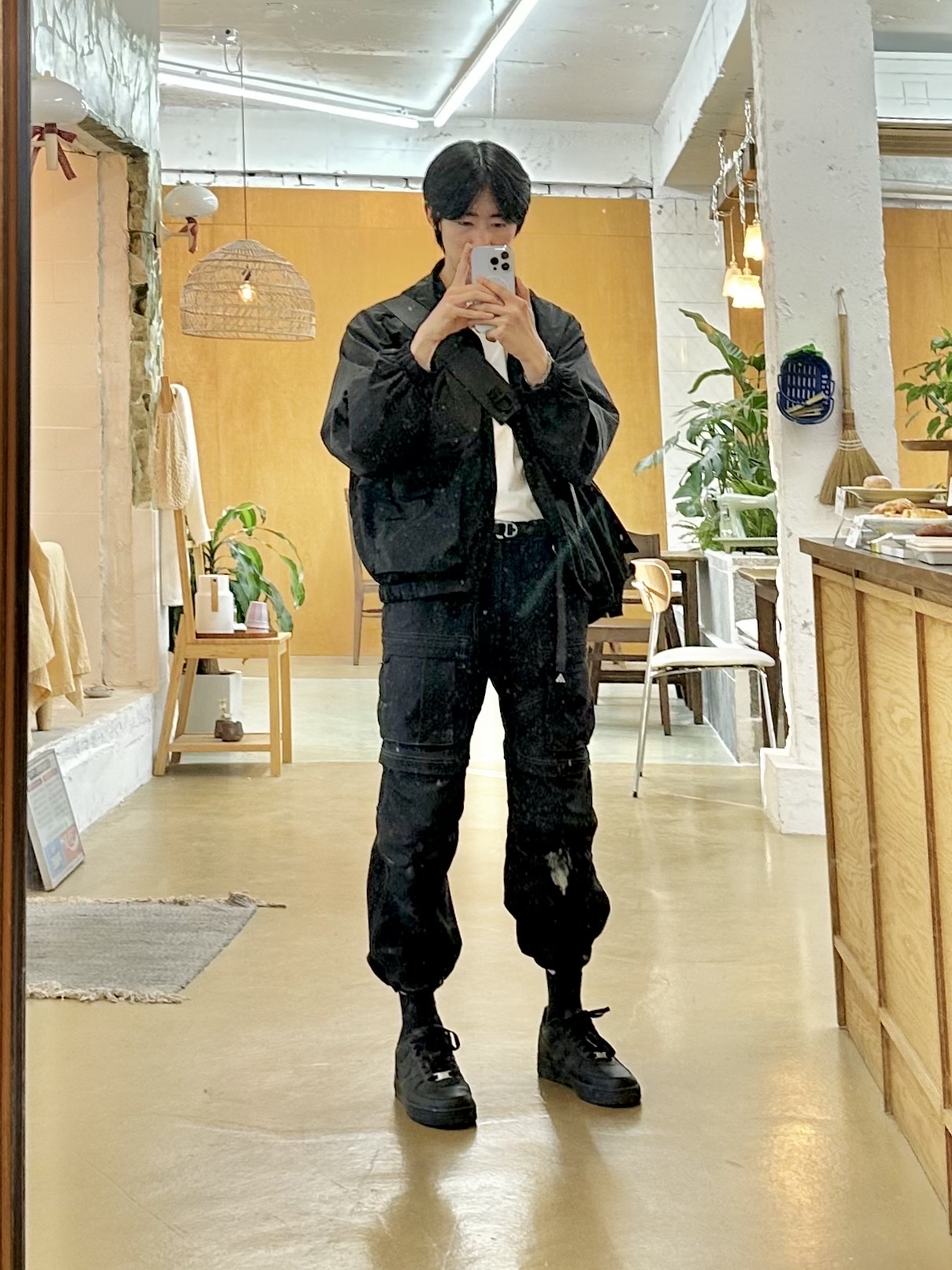 Nike x Supreme Air Force 1 Low Black, Nike ACG Smith Summit Cargo Pants Black Summit White - Asia 착용 스타일 - 2