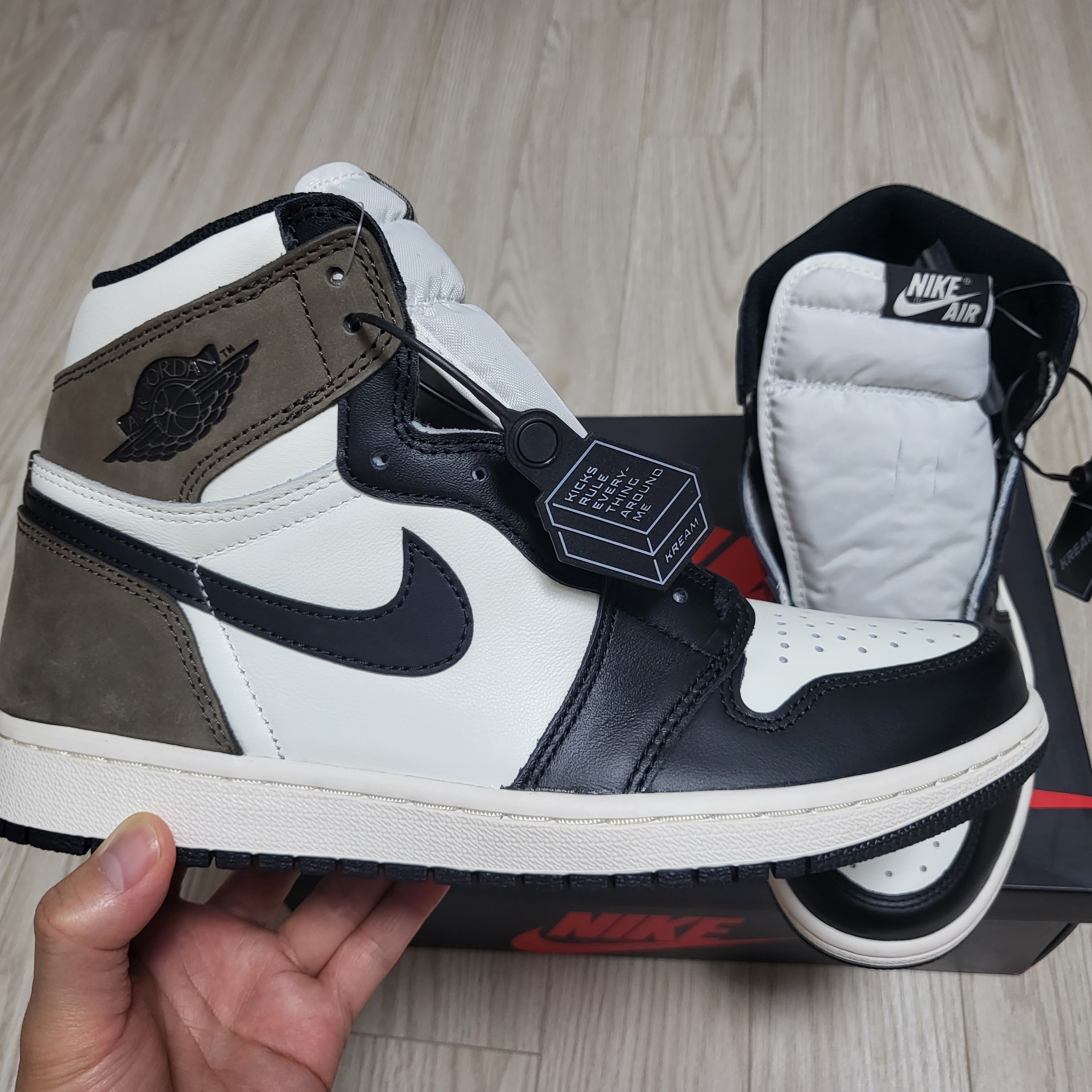 Jordan 1 Retro High OG Black Mocha 착용 스타일