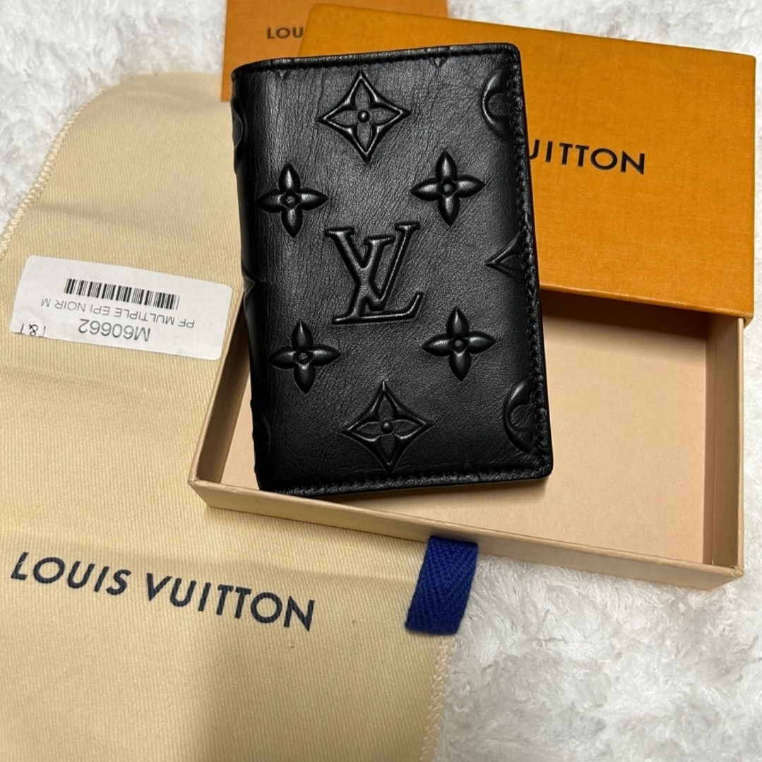 Louis Vuitton Pocket Organizer Monogram Shadow Black 착용 스타일