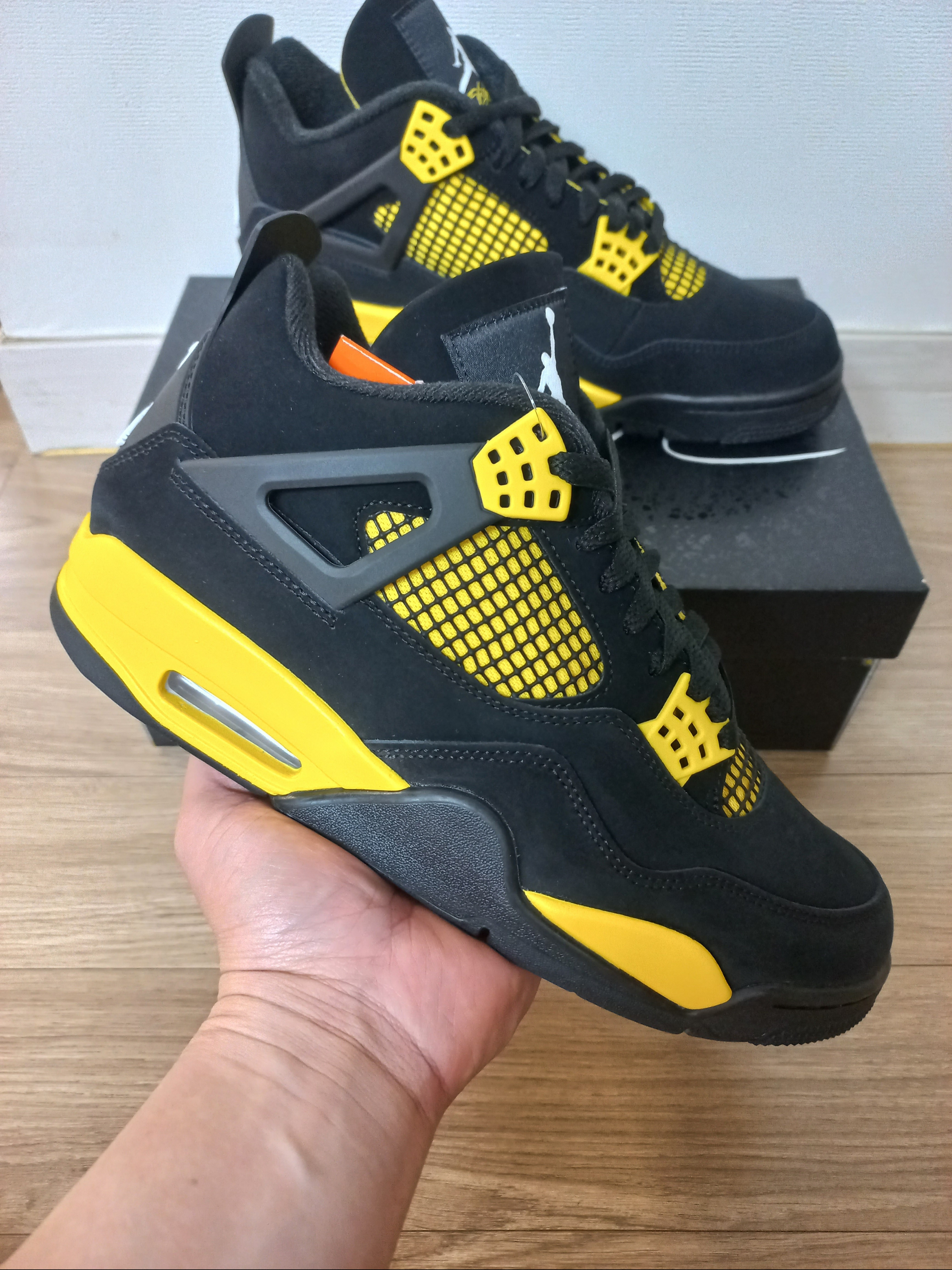 Jordan 4 Retro Thunder 2023, (GS) Jordan 4 Retro Thunder 2023 착용 스타일 - 1
