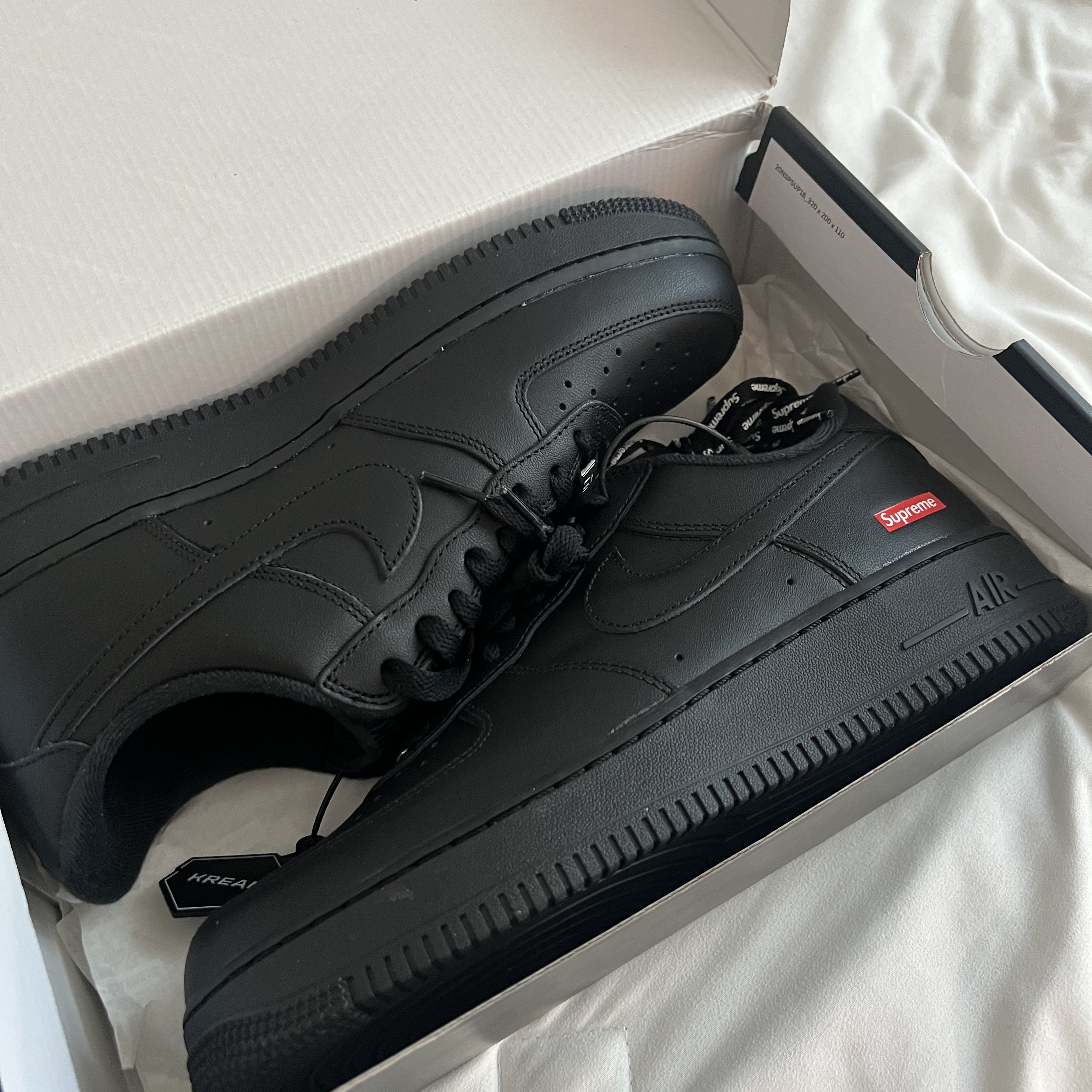 Nike x Supreme Air Force 1 Low Black 착용 스타일